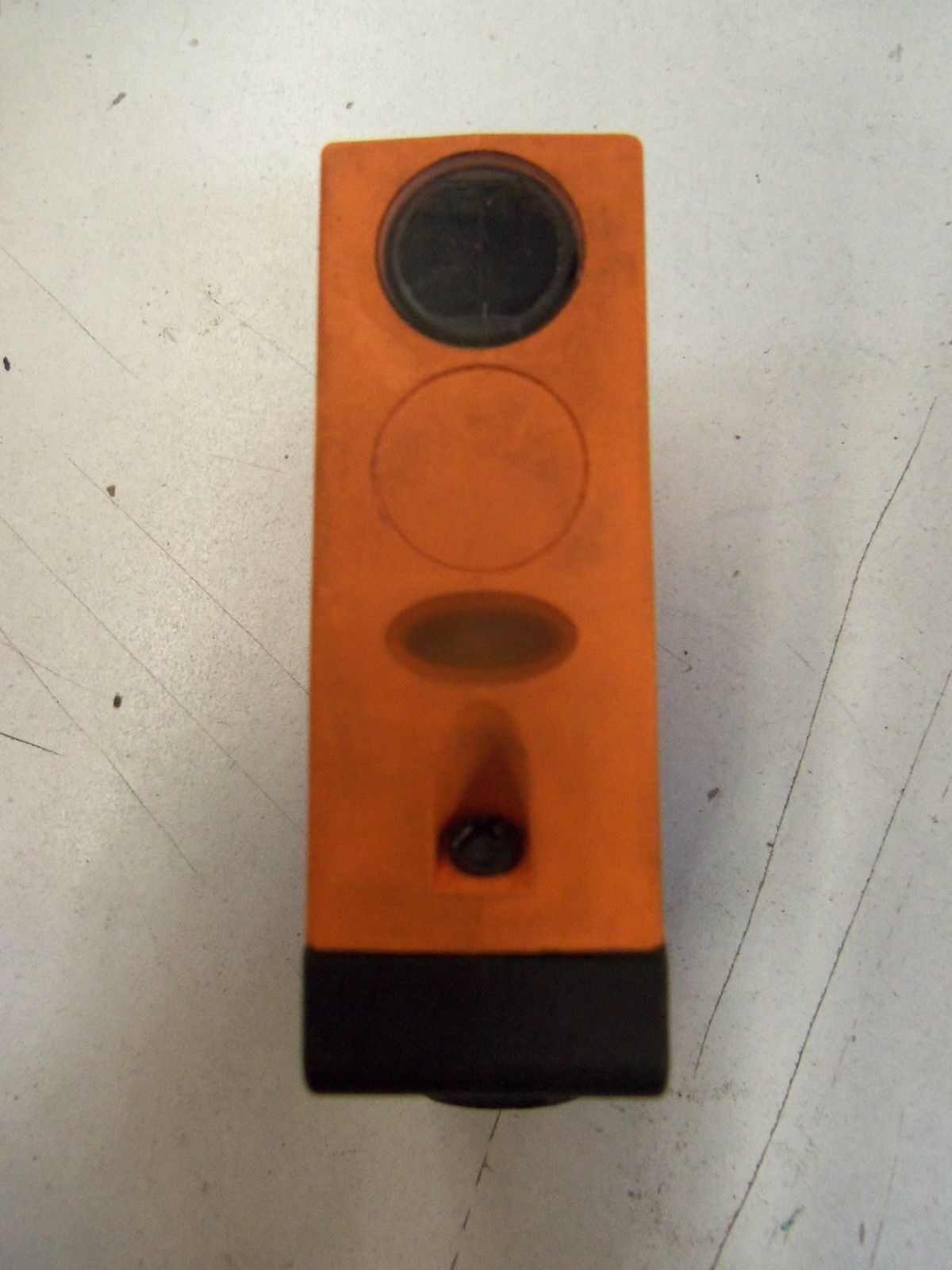 IFM EFECTOR OL0011 DIFFUSE REFLECTION SENSOR *USED*