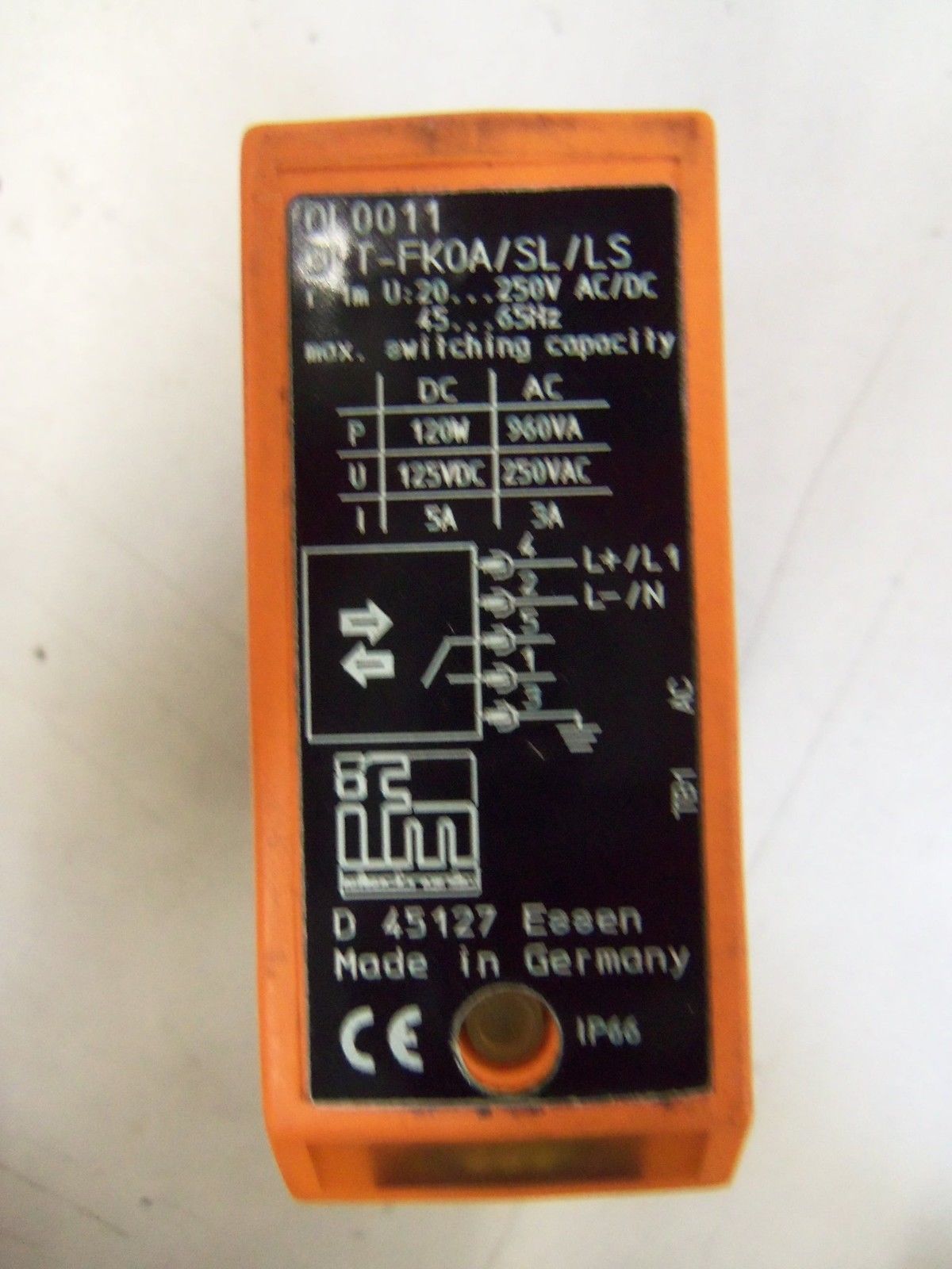IFM EFECTOR OL0011 DIFFUSE REFLECTION SENSOR *USED*
