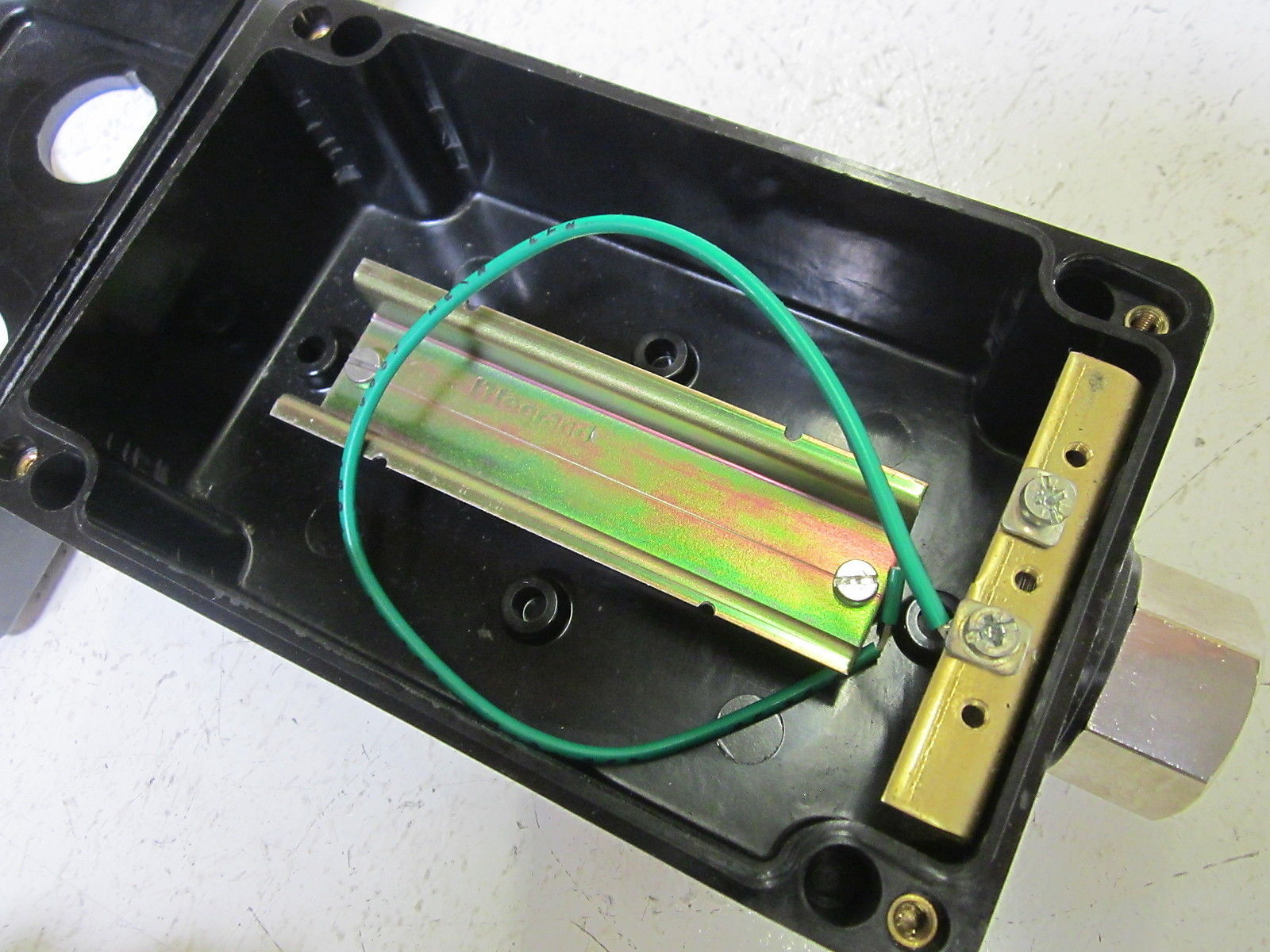 EGS 98002 OPERATOR BOX UNMP