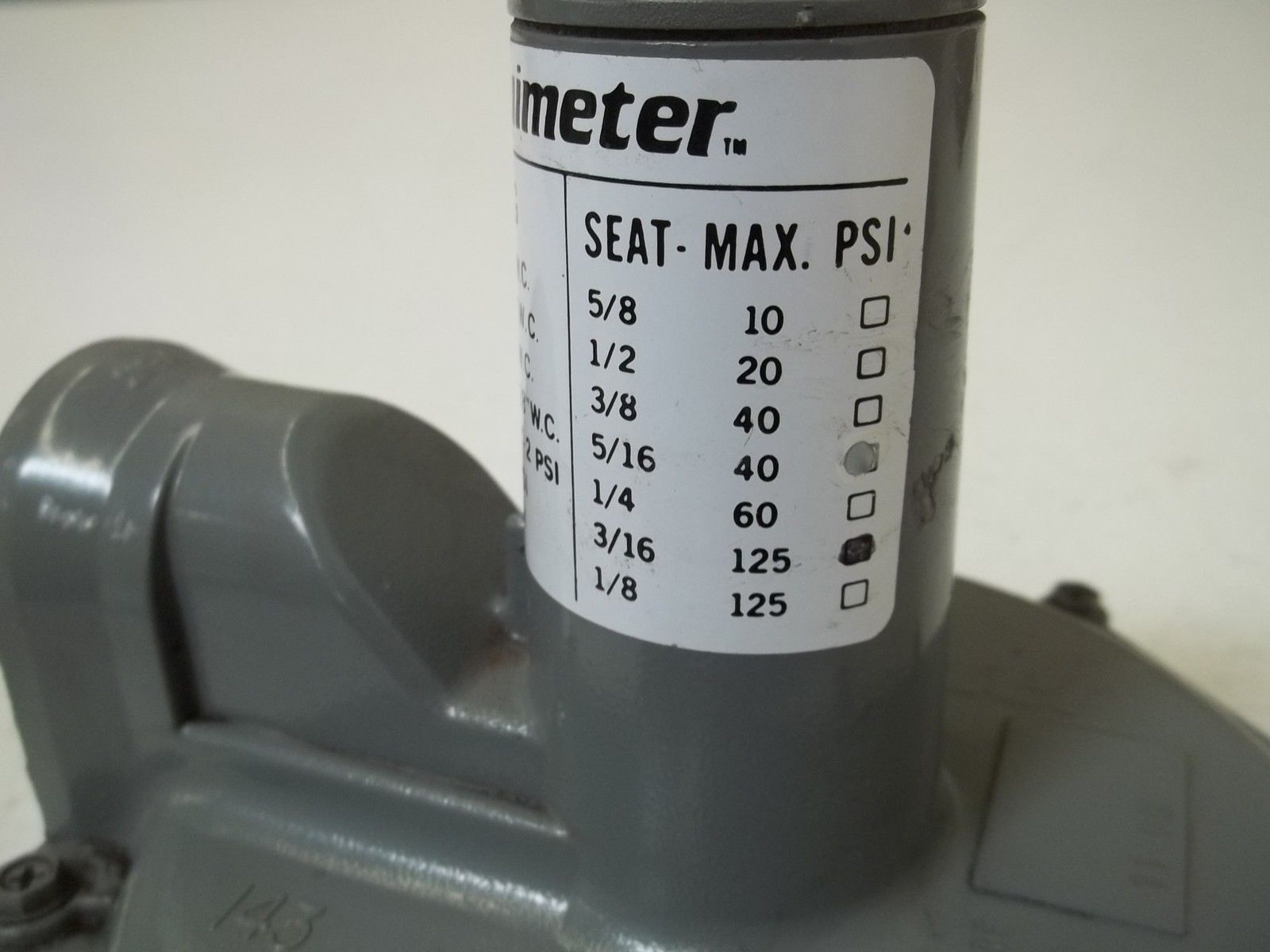 EQUIMETER GREEN: 6"-14"W.C. 3/16 125 PRESSURE REGULATOR  *USED*