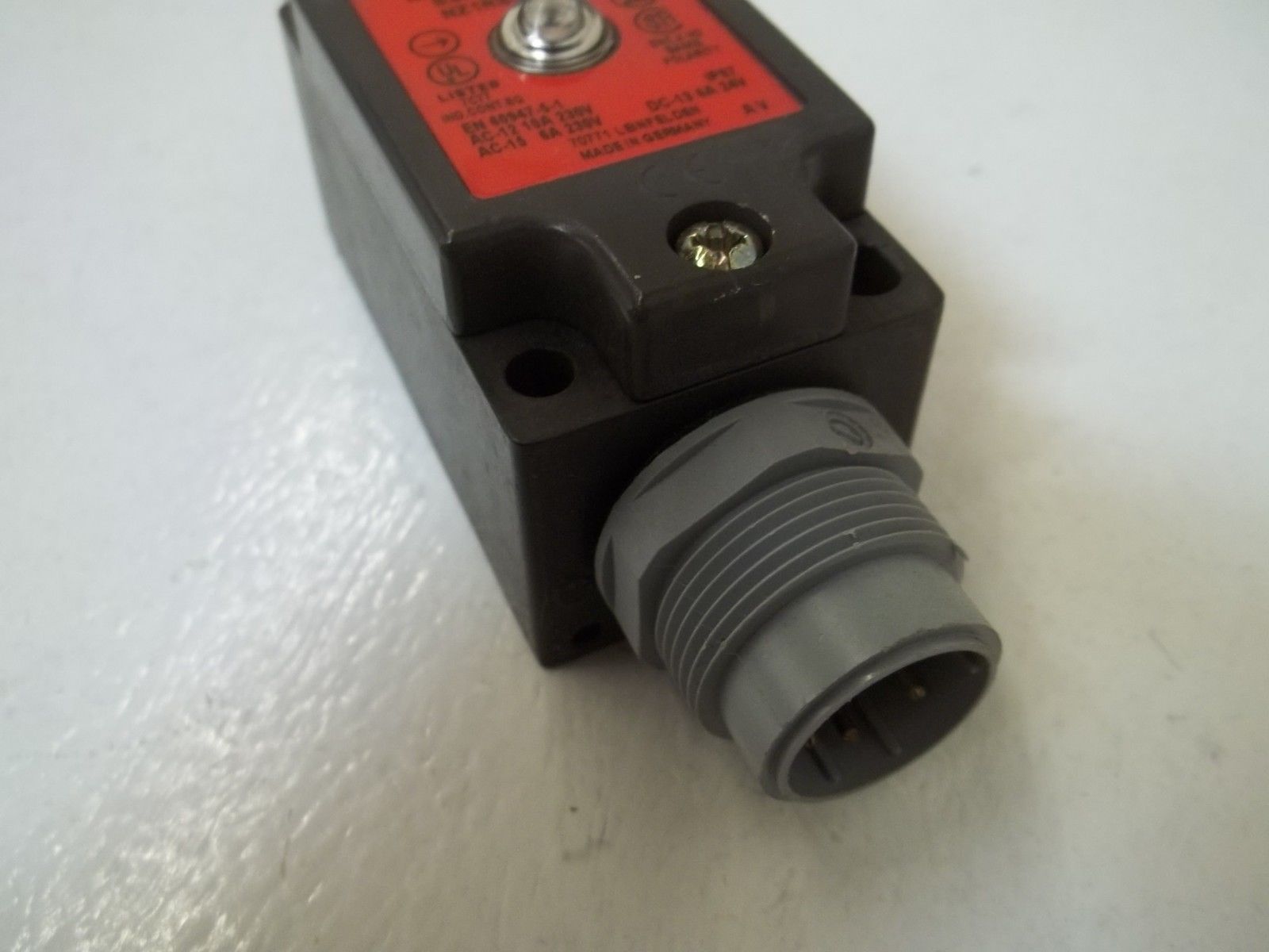 EUCHNER NZ1RS-528L060 NSNP