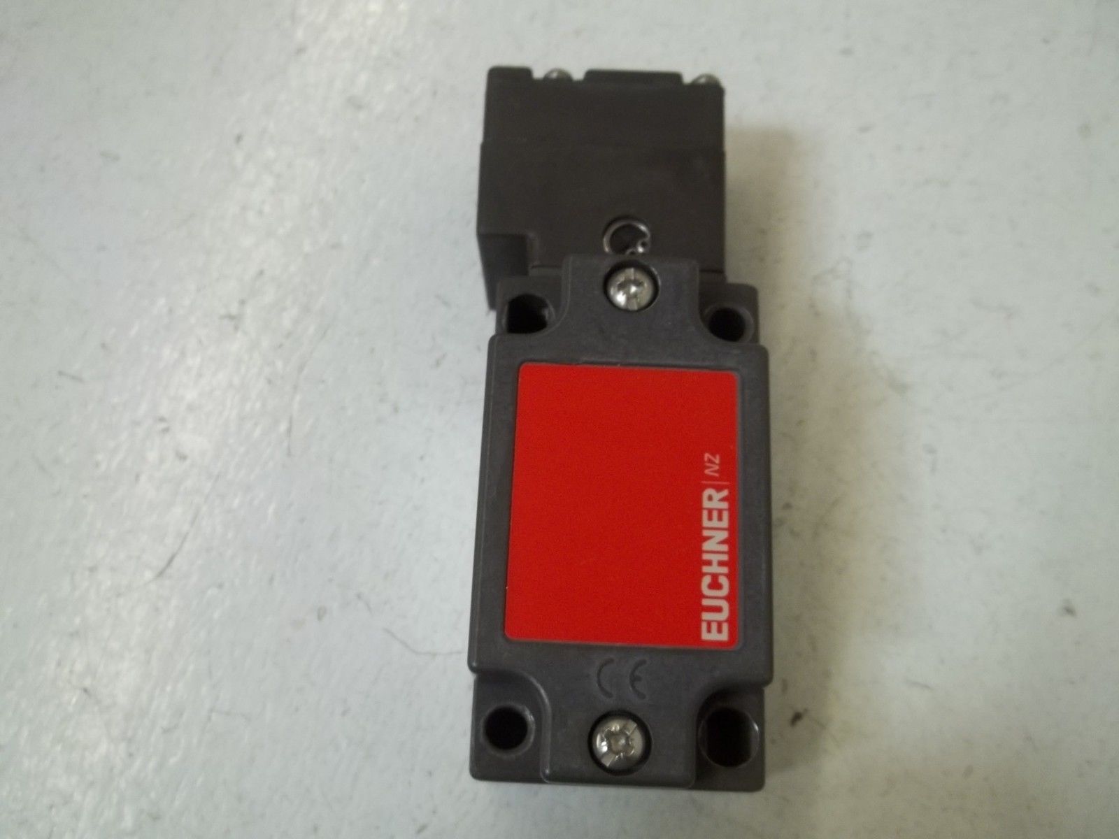 EUCHNER NZ1VZ-538E-M SAFETY SWITCH UNMP