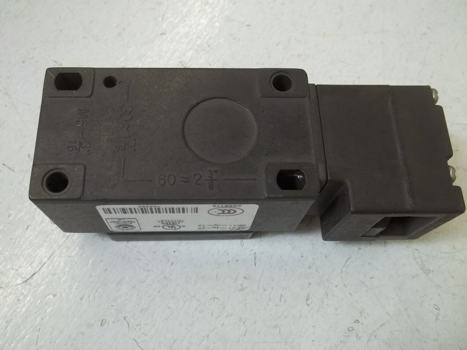 EUCHNER NZ1VZ-538E-M SAFETY SWITCH UNMP