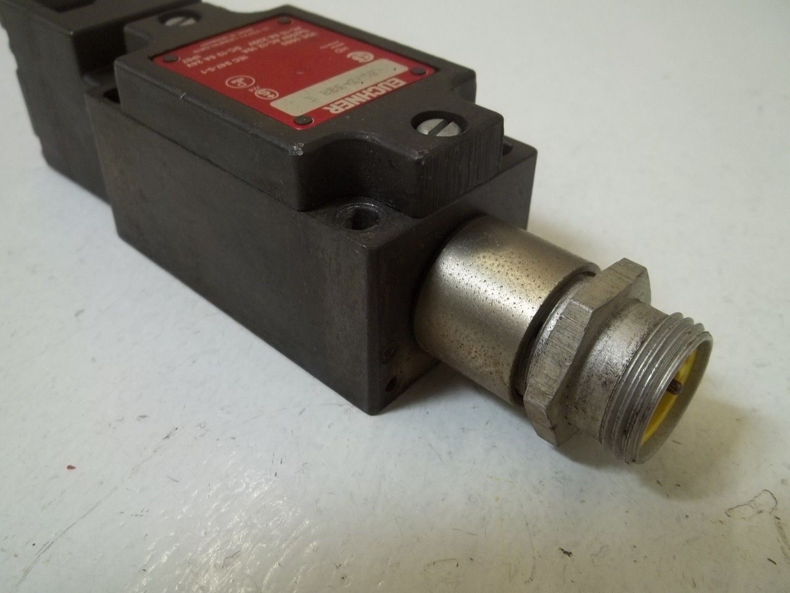 EUCHNER NZ1VZ-538E LIMIT SWITCH (AS PICTURED) UNMP