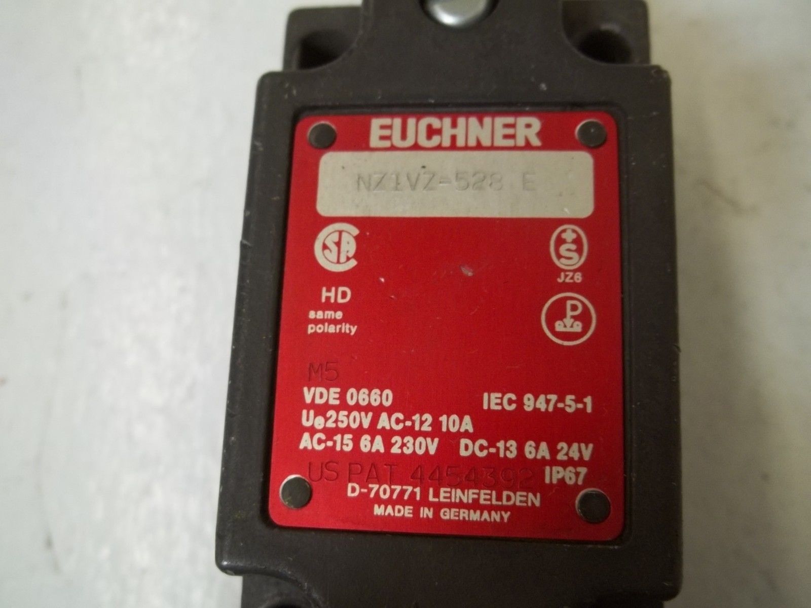 EUCHNER NZ1VZ-538E LIMIT SWITCH (AS PICTURED) UNMP