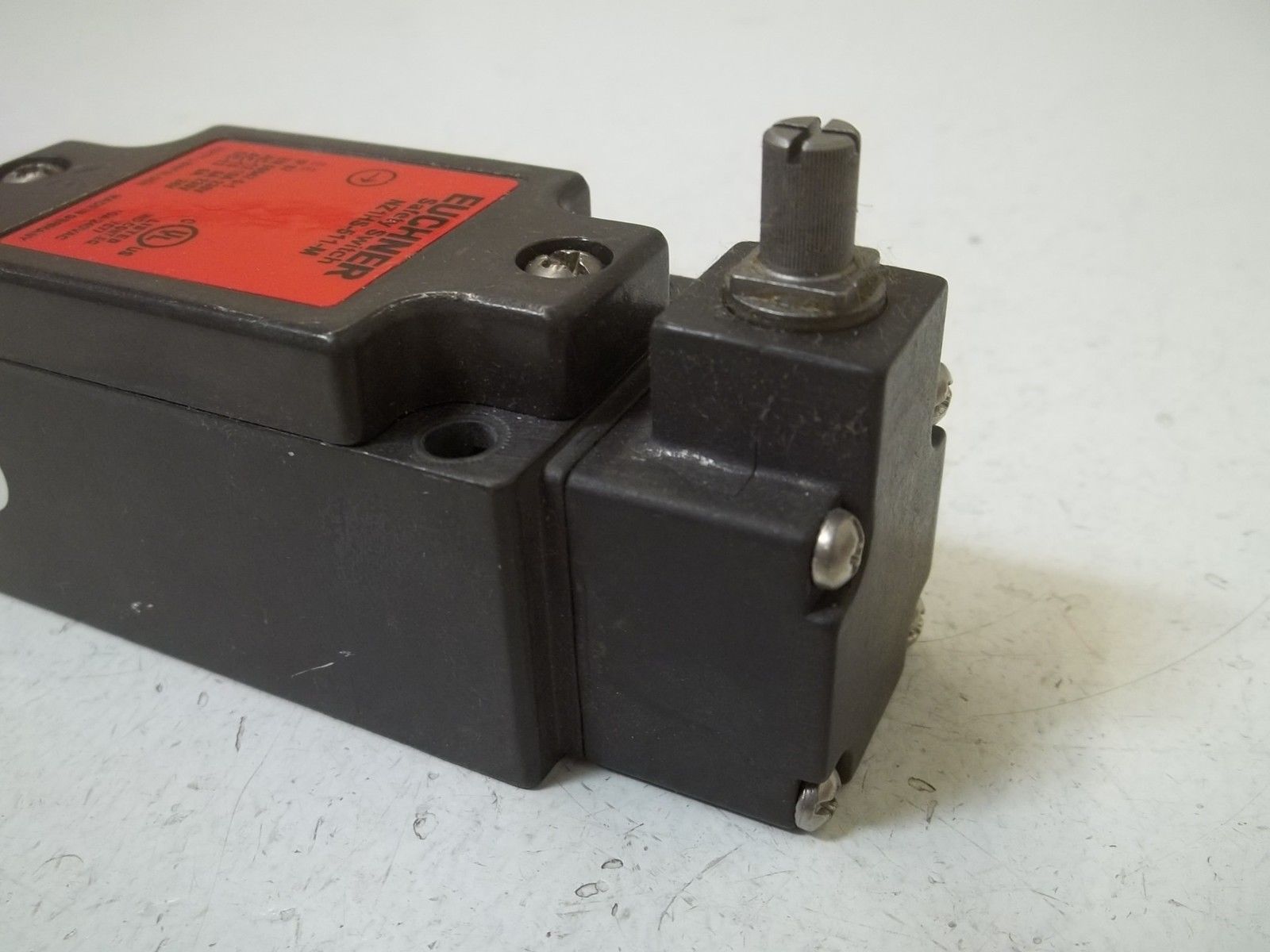 EUCHNER NZ51HS-511-M LIMIT SWITCH UNMP
