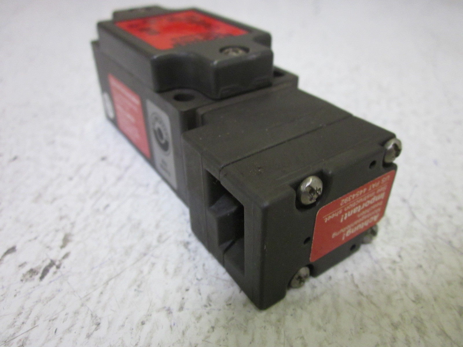 EUCHNER NZIVZ-528E-M SAFETY SWITCH UNMP
