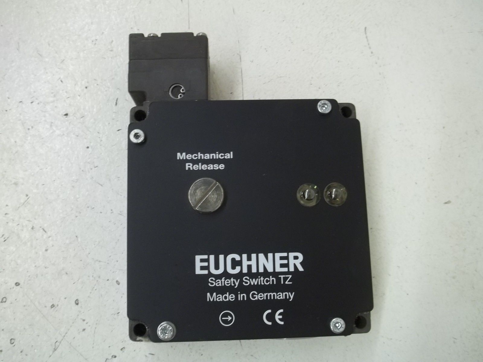 EUCHNER  TZ2LE024MVAB SAFETY SWITCH NSMP