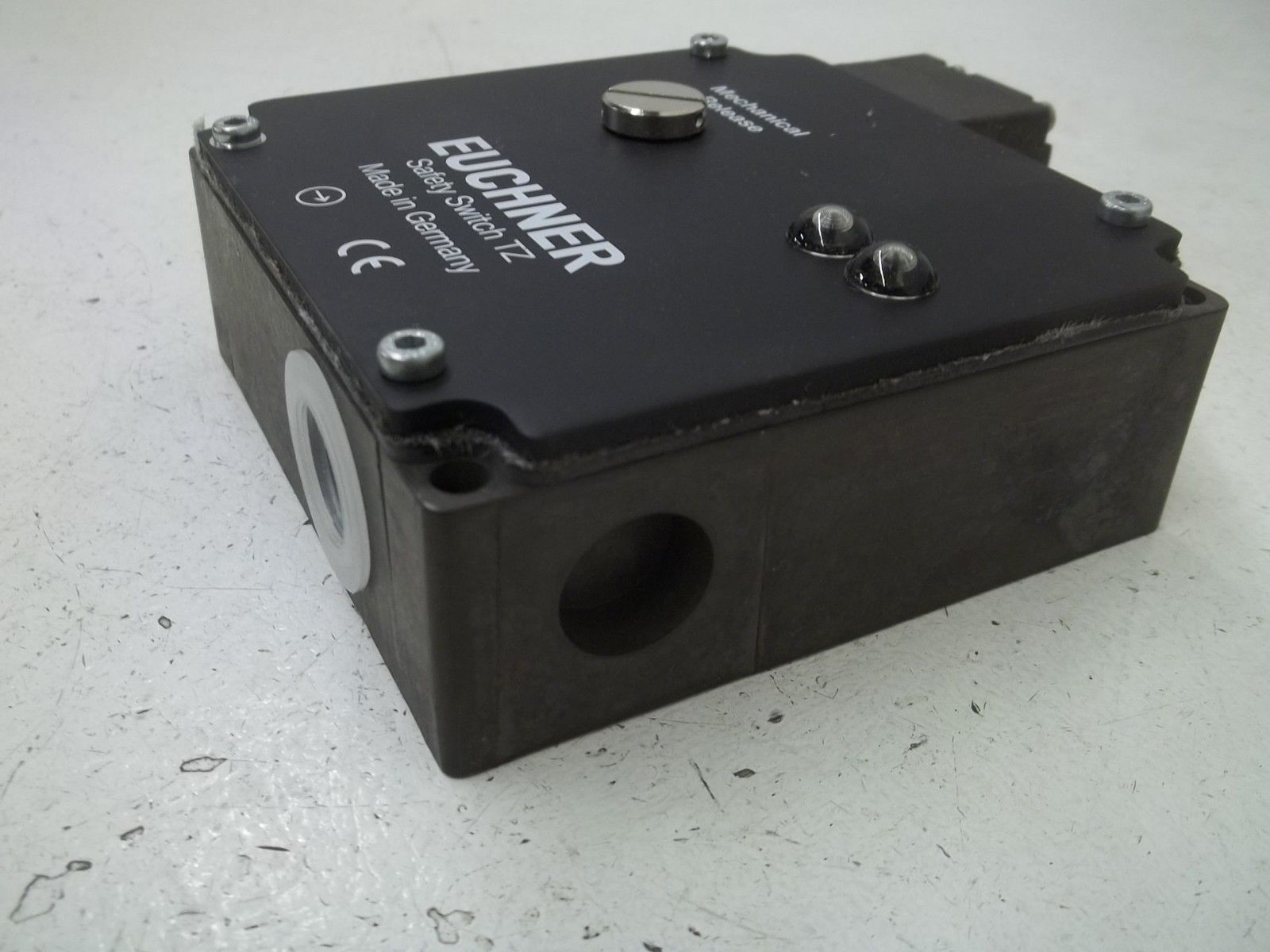 EUCHNER  TZ2LE024MVAB SAFETY SWITCH NSMP