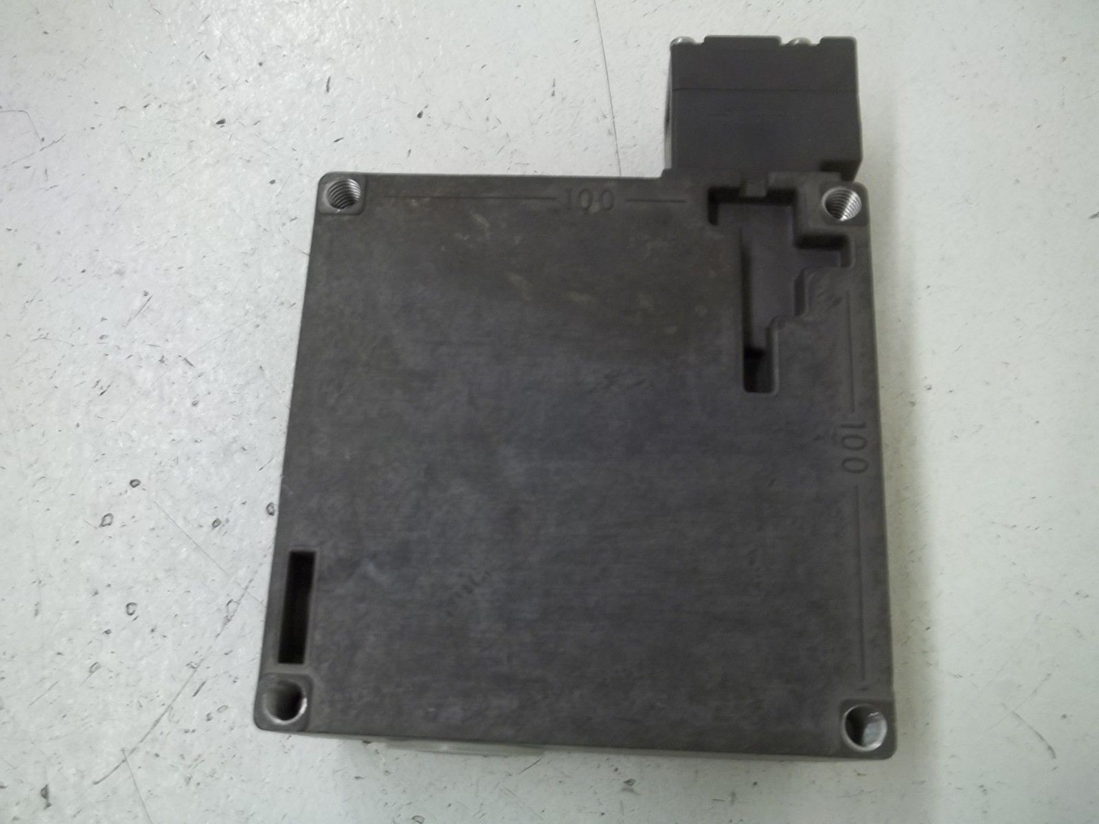 EUCHNER  TZ2LE024MVAB SAFETY SWITCH NSMP