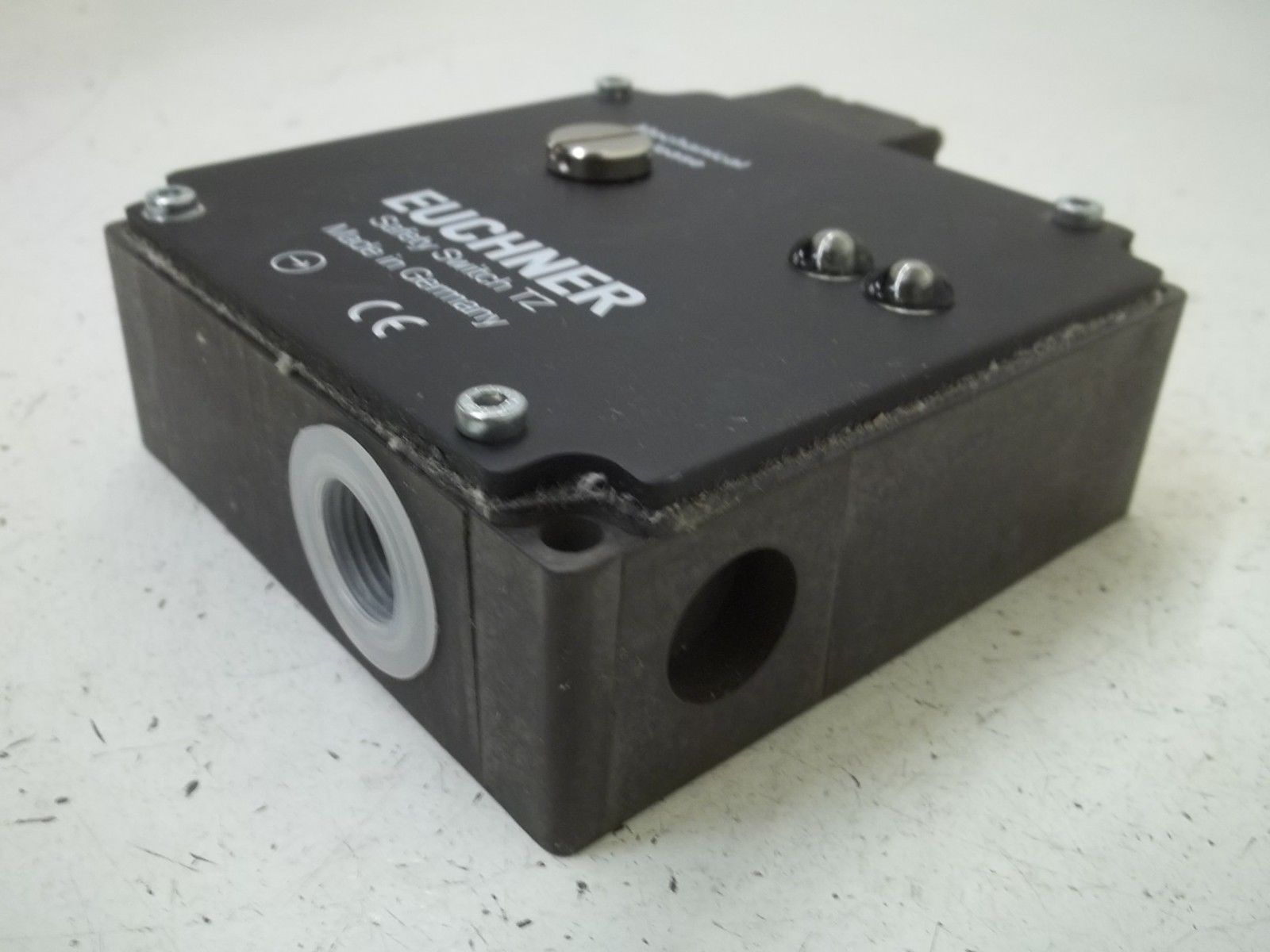 EUCHNER TZ2LE024MVAB SAFETY SWITCH (WHITE BOX) NSMP