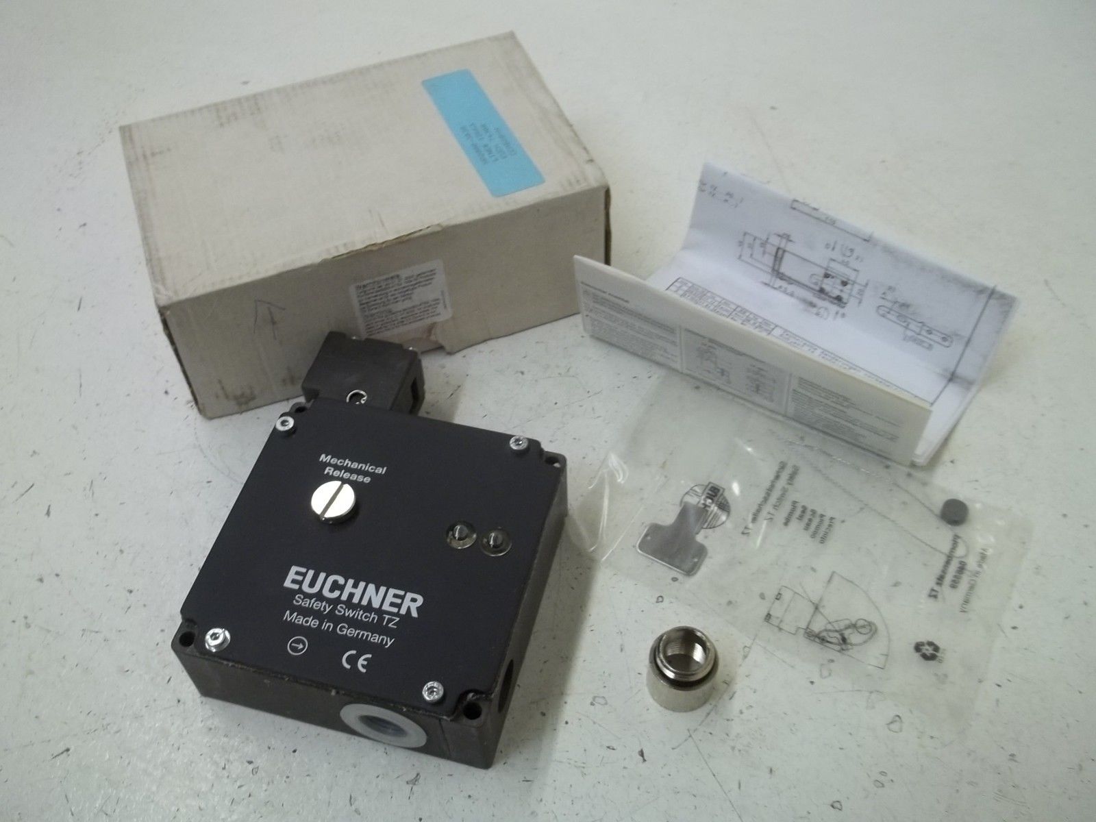 EUCHNER TZ2LE024MVAB SAFETY SWITCH (WHITE BOX) NSMP