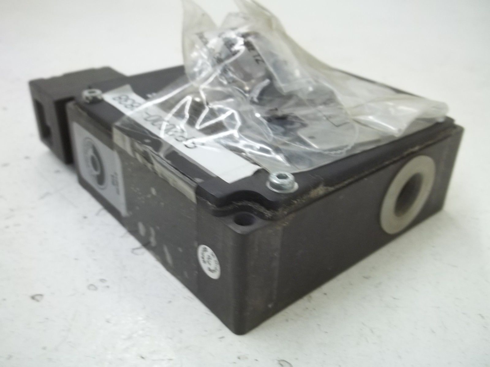 EUCHNER TZ2LE024MVAB SAFETY SWITCH NSNP