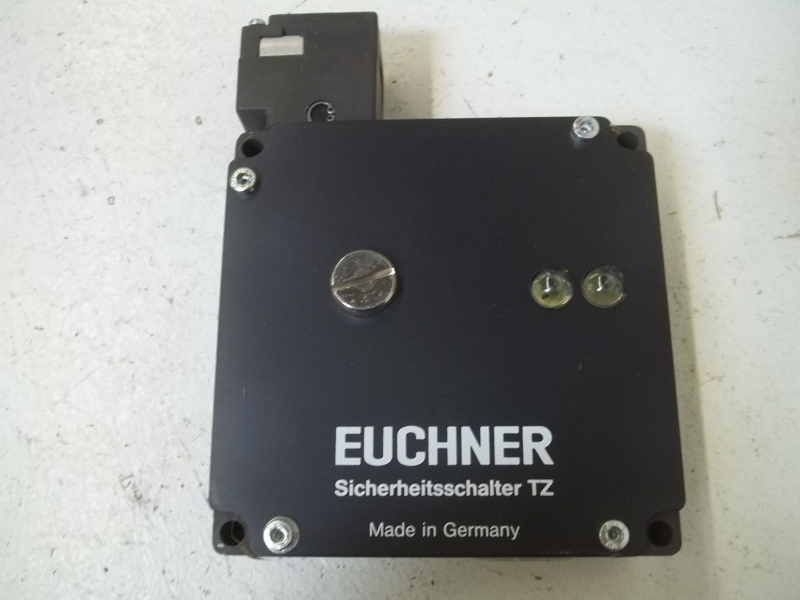 EUCHNER TZ2LE110PG SAFETY SWITCH NSMP