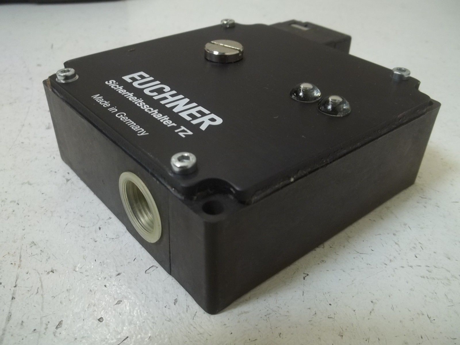 EUCHNER TZ2LE110PG SAFETY SWITCH NSMP