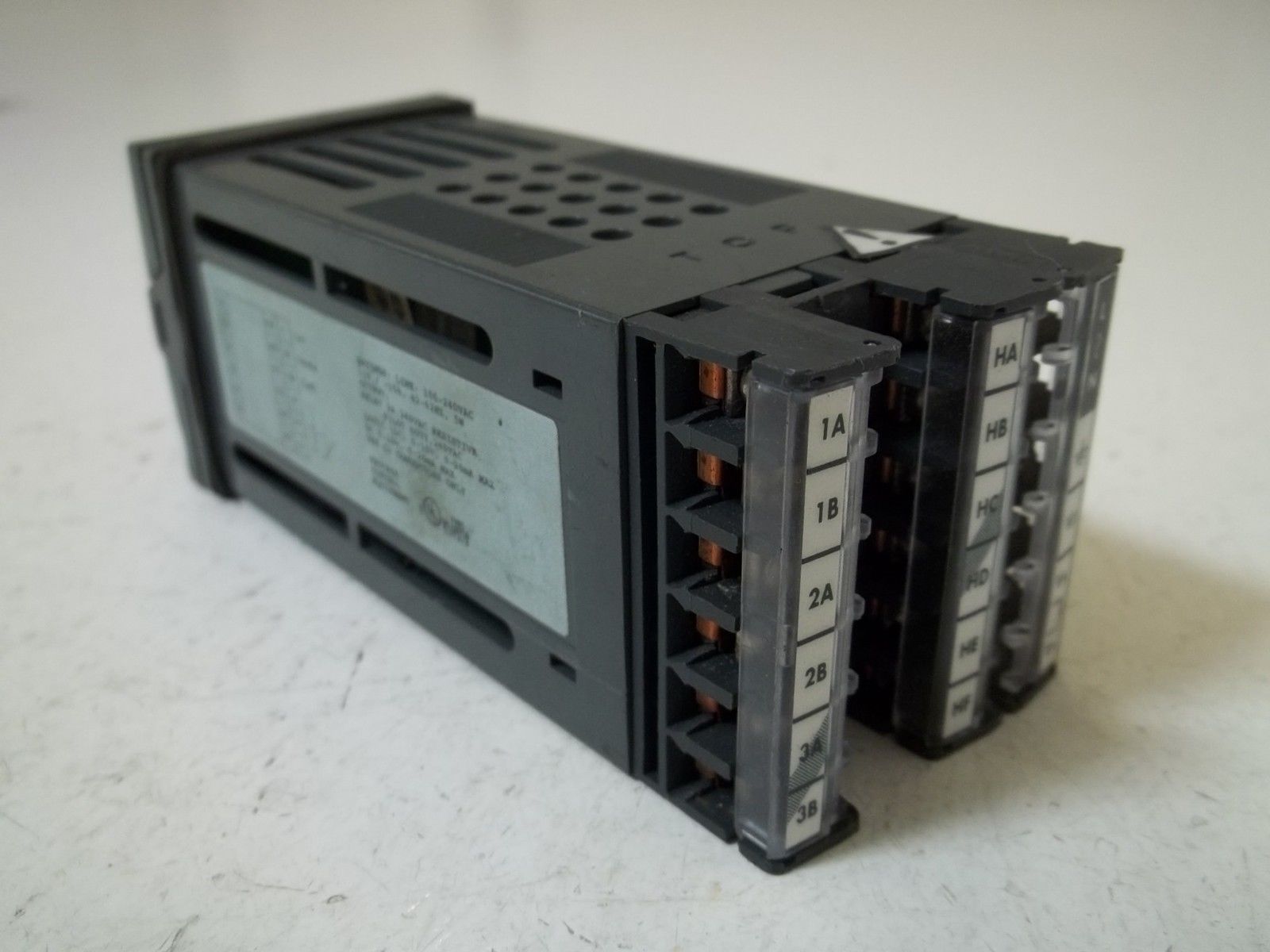 EUROTHERM 2216E/CC/VH/RH/S2/DH/2XX/ENG/Z/32/600/F/XX/XX/XX  UNMP