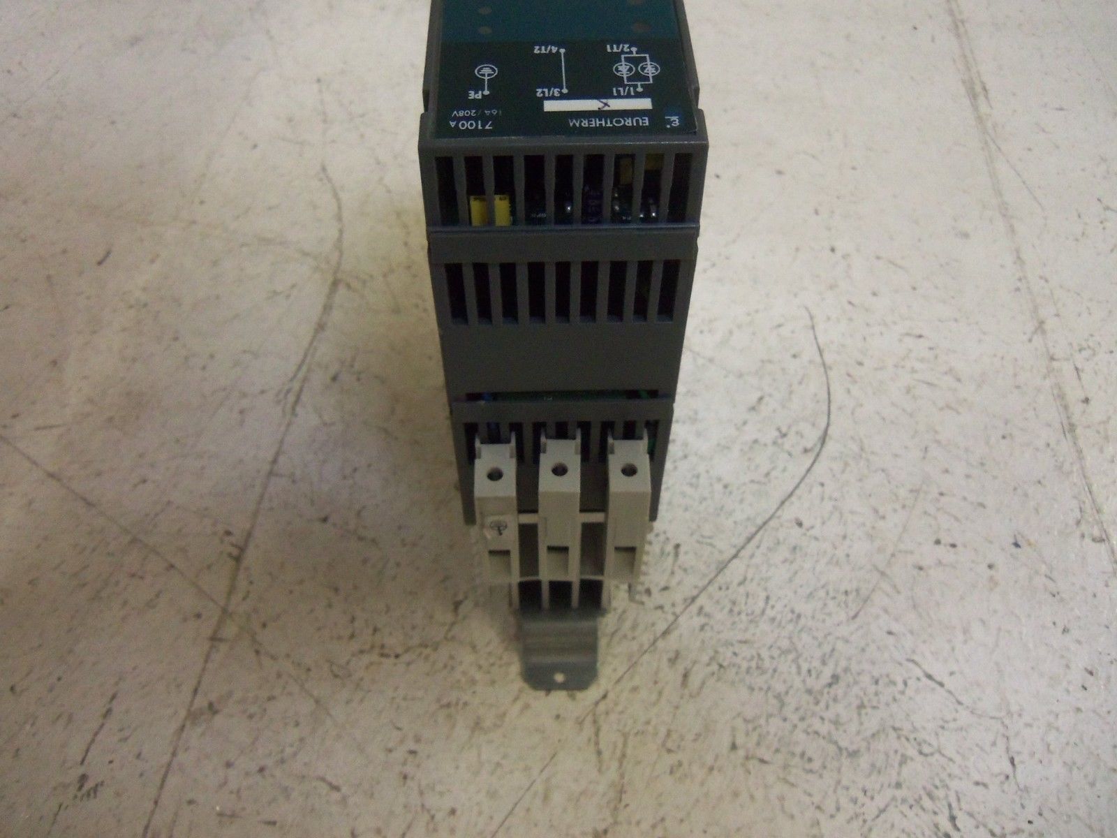 EUROTHERM 7100A 16A/208V/SELF/XXXX/NONE/ASC/FILT/0V10/ENG/NONE/////////NONE/NONE