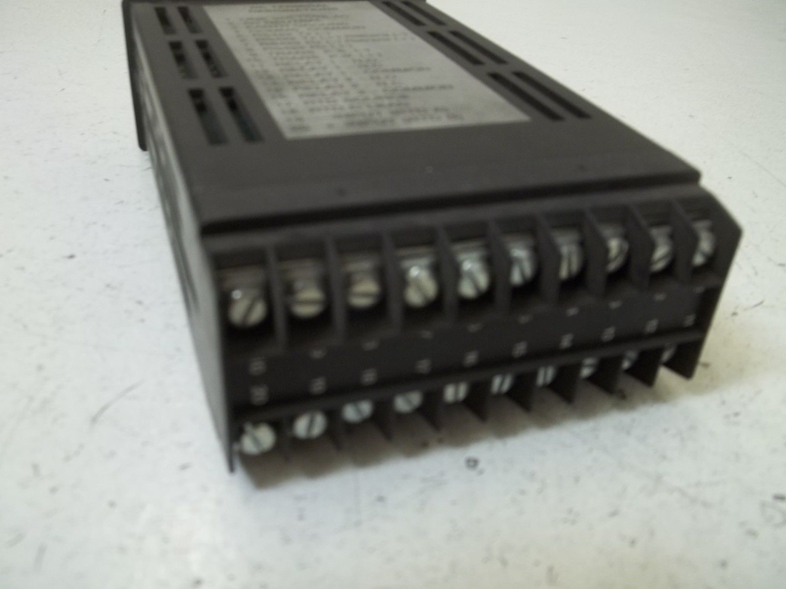 EUROTHERM 842/01000 0 TEMPERATURE CONTROLLER UNMP