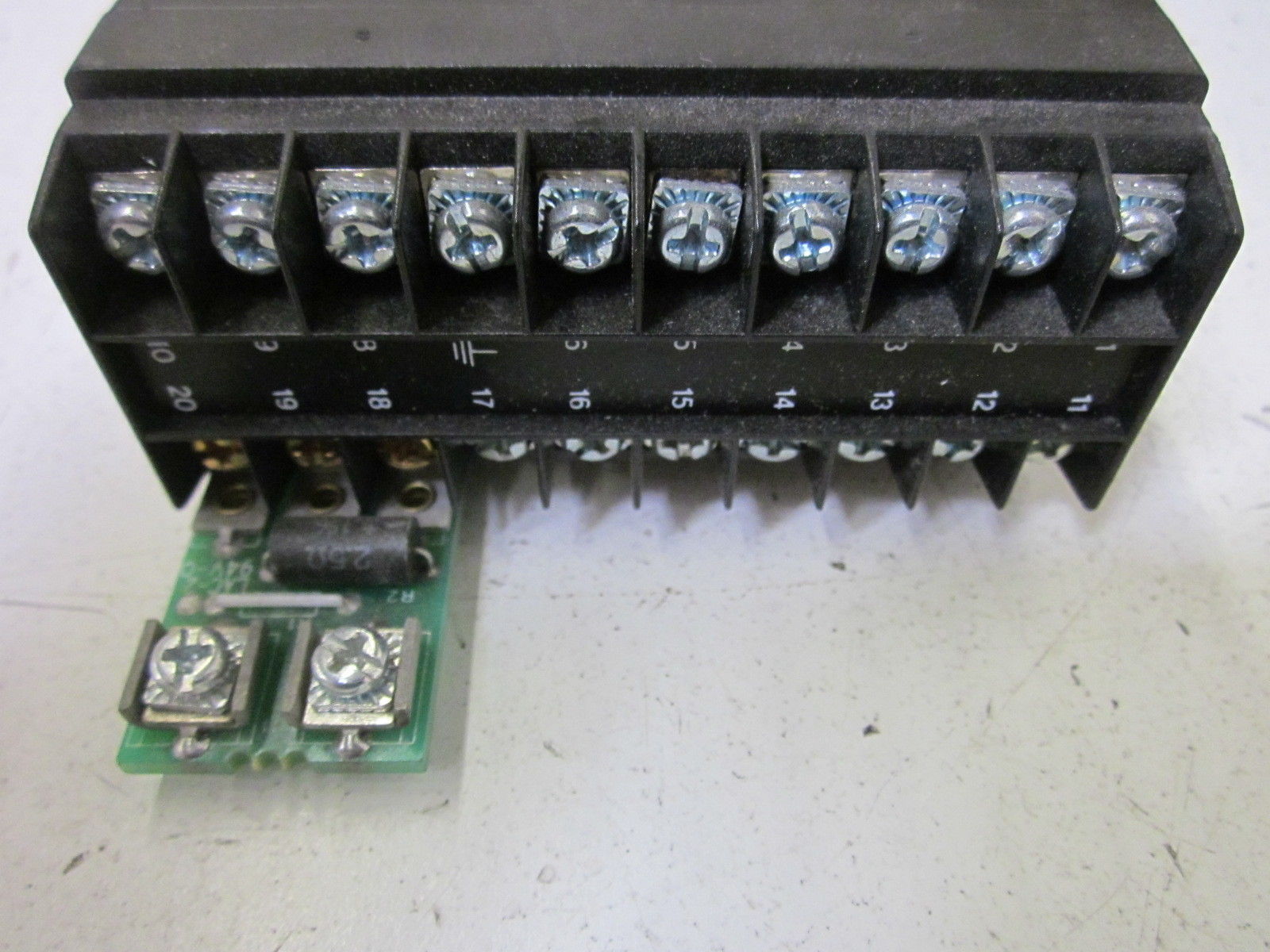 EUROTHERM  849/VPR/R1/0/IAA02/0/(@AE163)/@AF137/CE/[4/20/MA/=/80/400/FJ UNMP