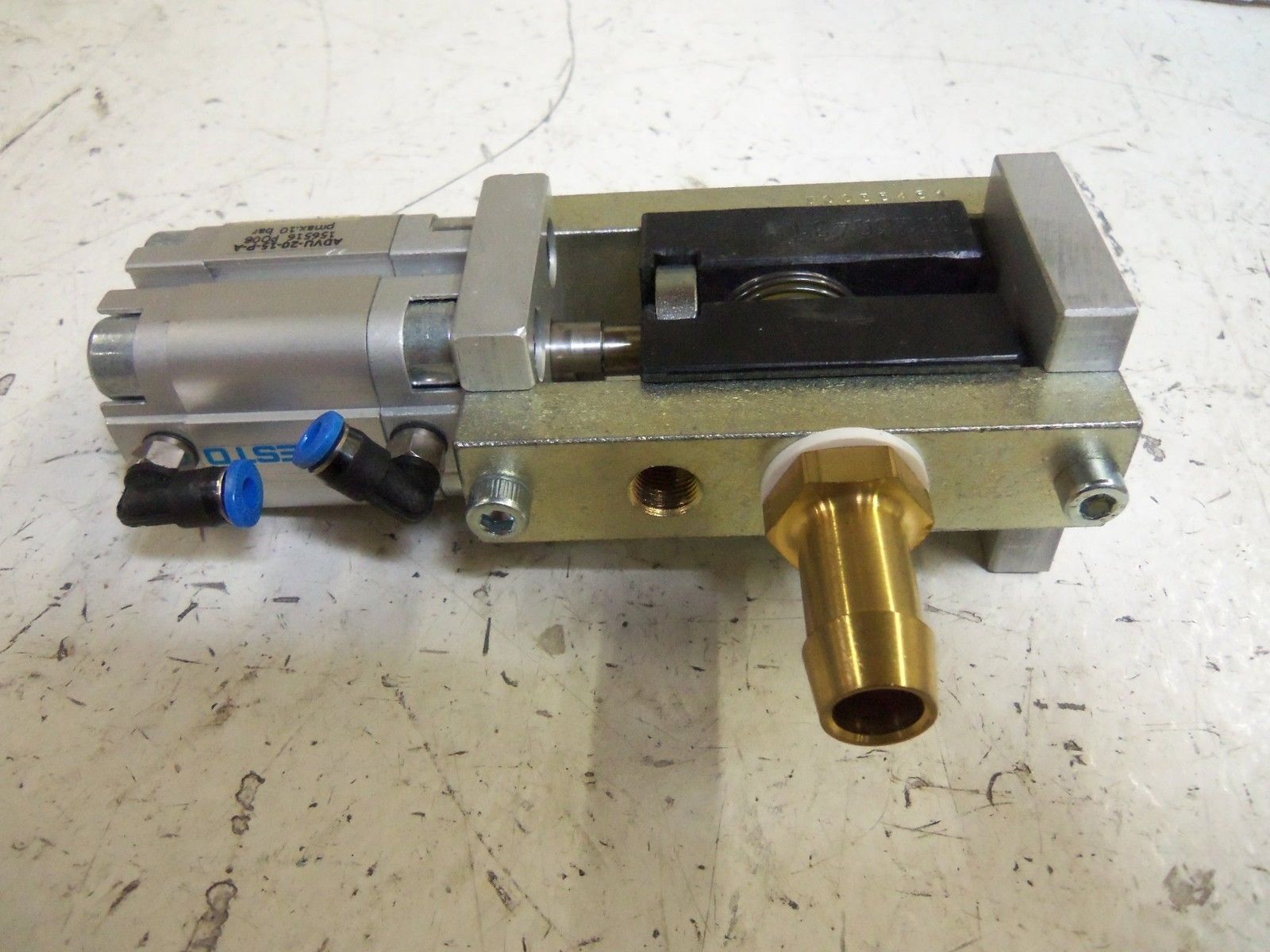 FESTO ADVU-20-15-P-A CYLINDER (AS PICTURED) UNMP