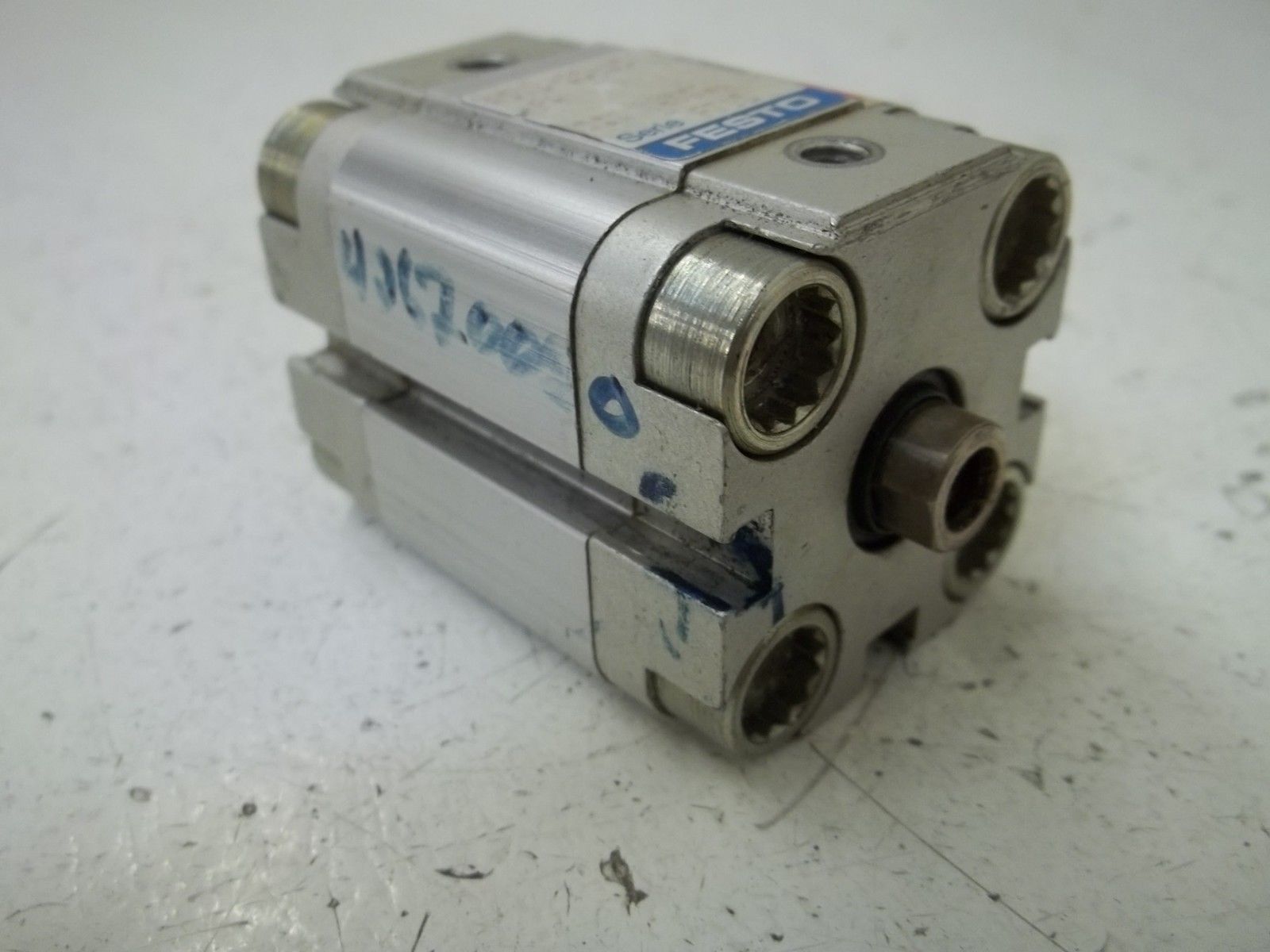 FESTO ADVU-25-15-PA PNEUMATIC CYLINDER UNMP