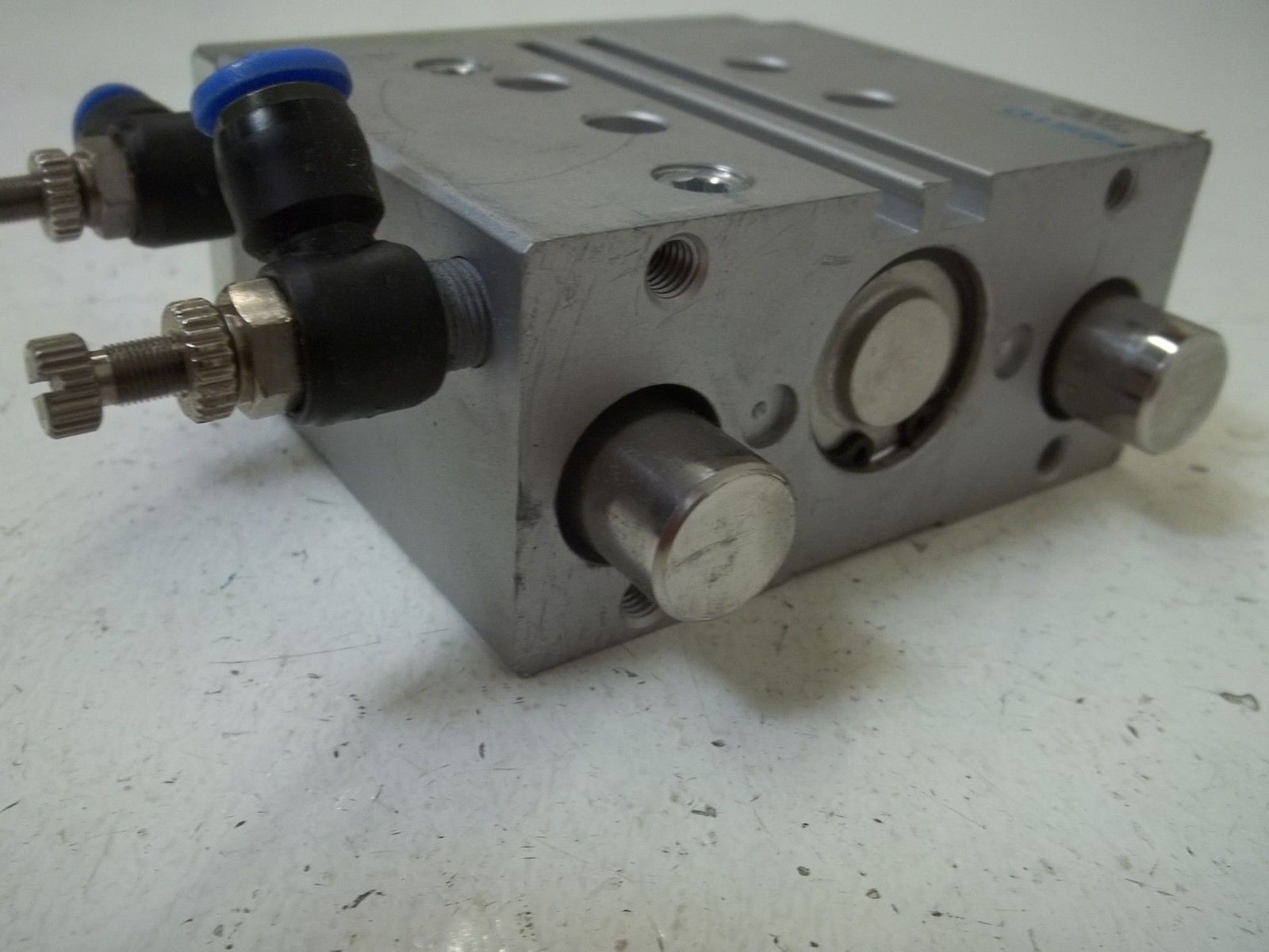 FESTO DFM-25-30-P-A-GF PNEUMATIC LINEAR ACTUATOR SLIDE UNMP