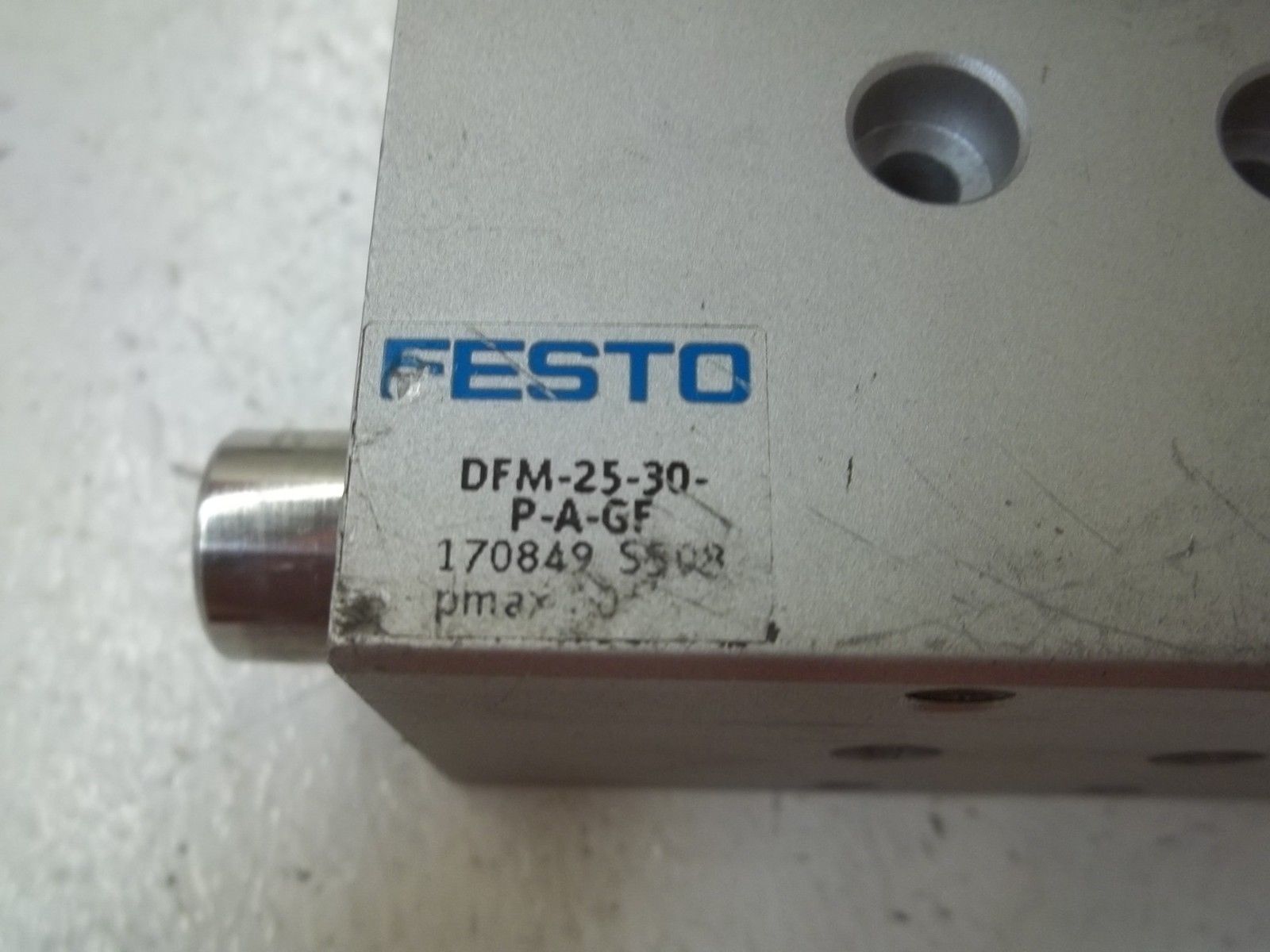 FESTO DFM-25-30-P-A-GF PNEUMATIC LINEAR ACTUATOR SLIDE UNMP