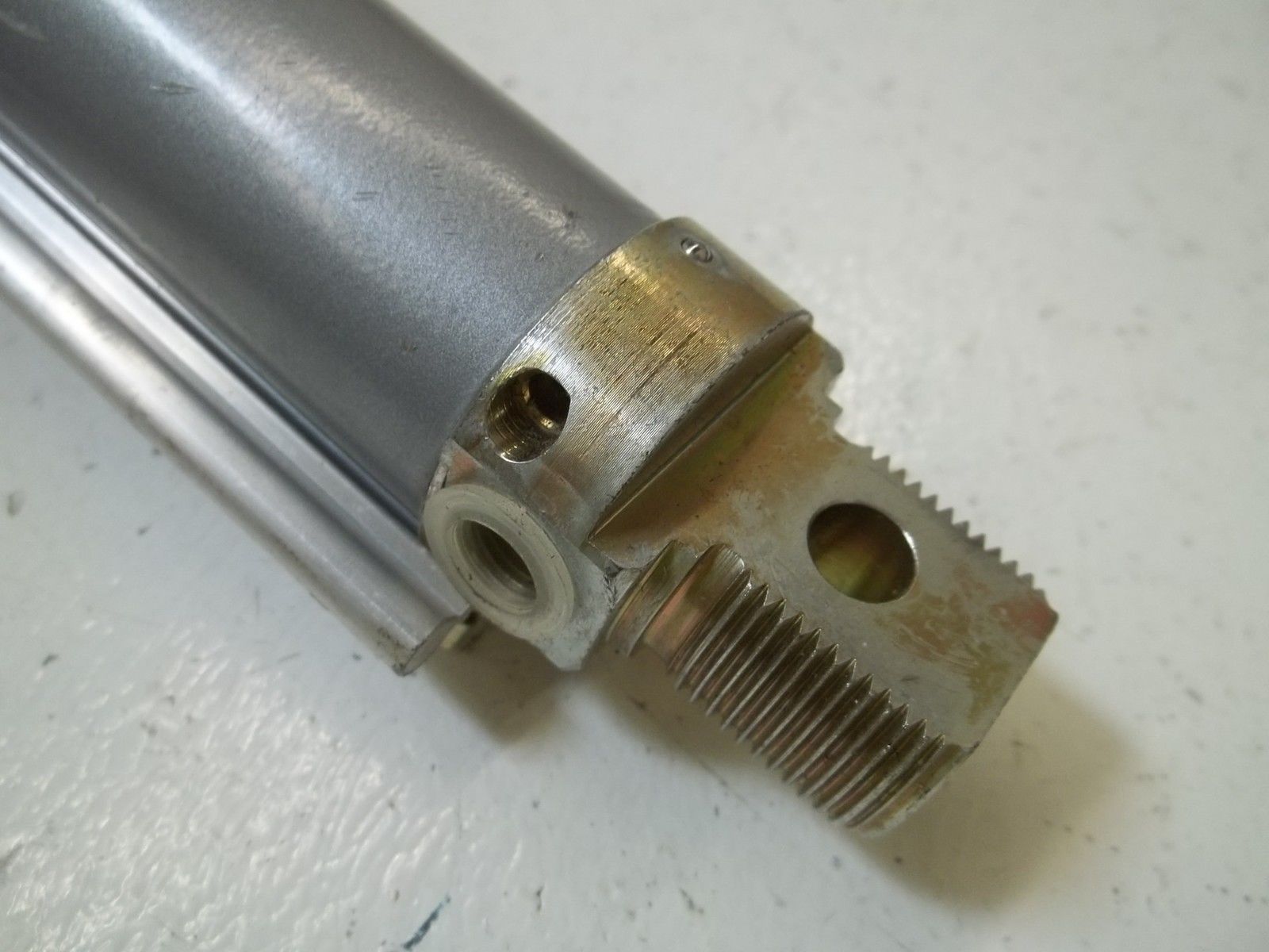FESTO DGS-25-150-PPV-A PNEUMTAIC CYLINDER UNMP