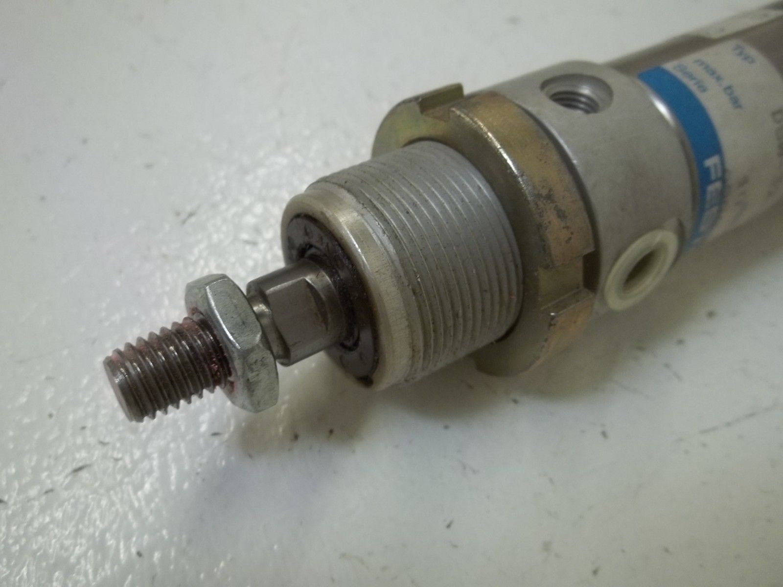 FESTO DSW-32-180-P AIR CYLINDER UNMP