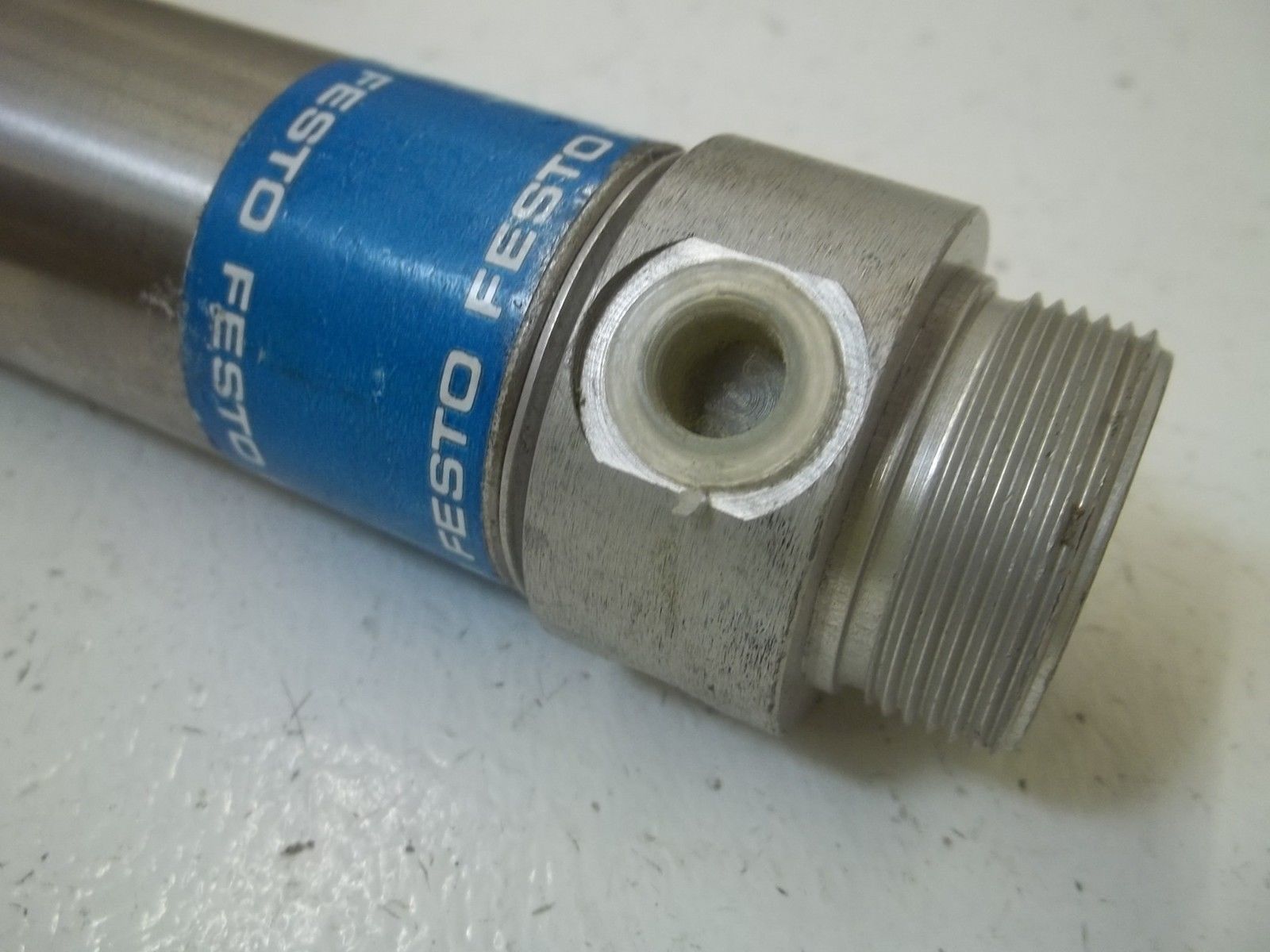 FESTO DSW-32-180-P AIR CYLINDER UNMP