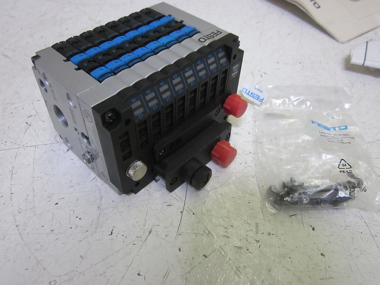 FESTO MANIFOLD W/ CPV10-GE-DN2-8 , CPV10-VI, FBA-2-M12-5POL *NEW NO BOX*