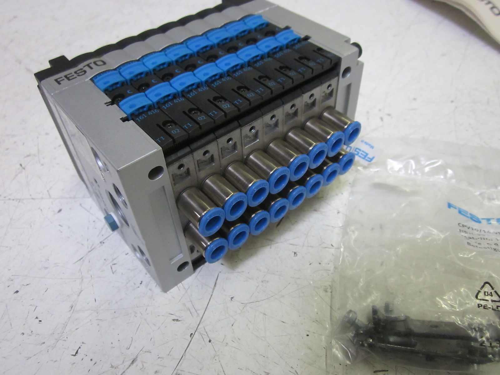 FESTO MANIFOLD W/ CPV10-GE-DN2-8 , CPV10-VI, FBA-2-M12-5POL *NEW NO BOX*