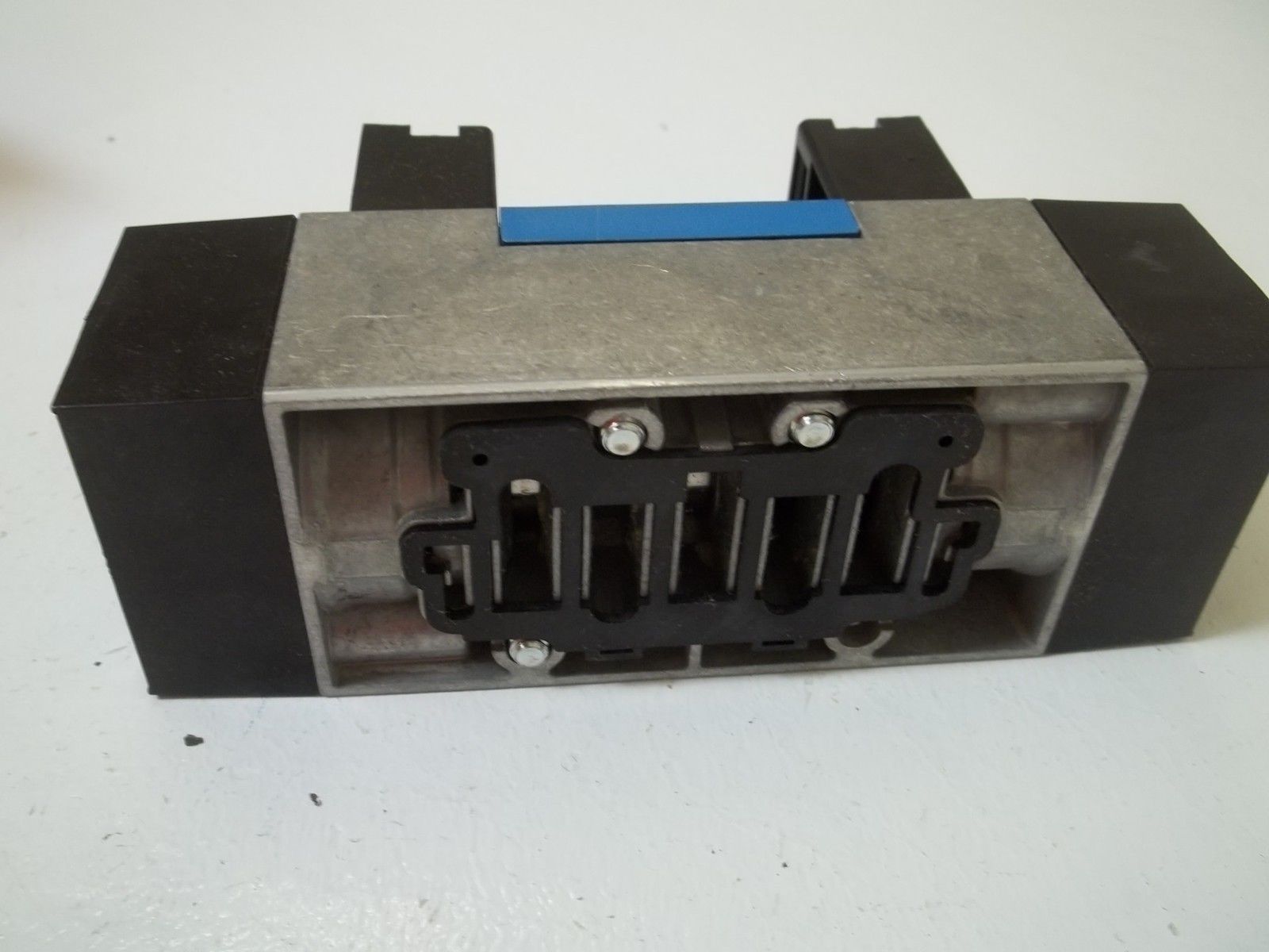 FESTO MFH-5/3E-D-2-C SOLENOID VALVE UNMP