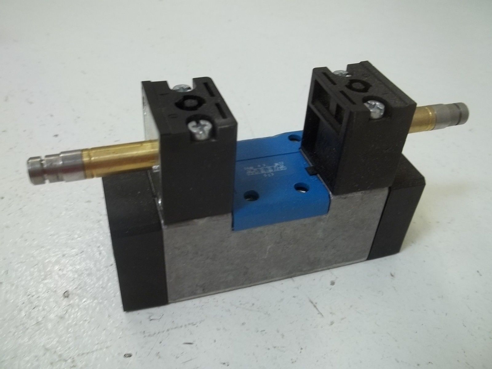FESTO MN1H-5/3E-D-1-C SOLENOID VALVE SER. T302 NSMP