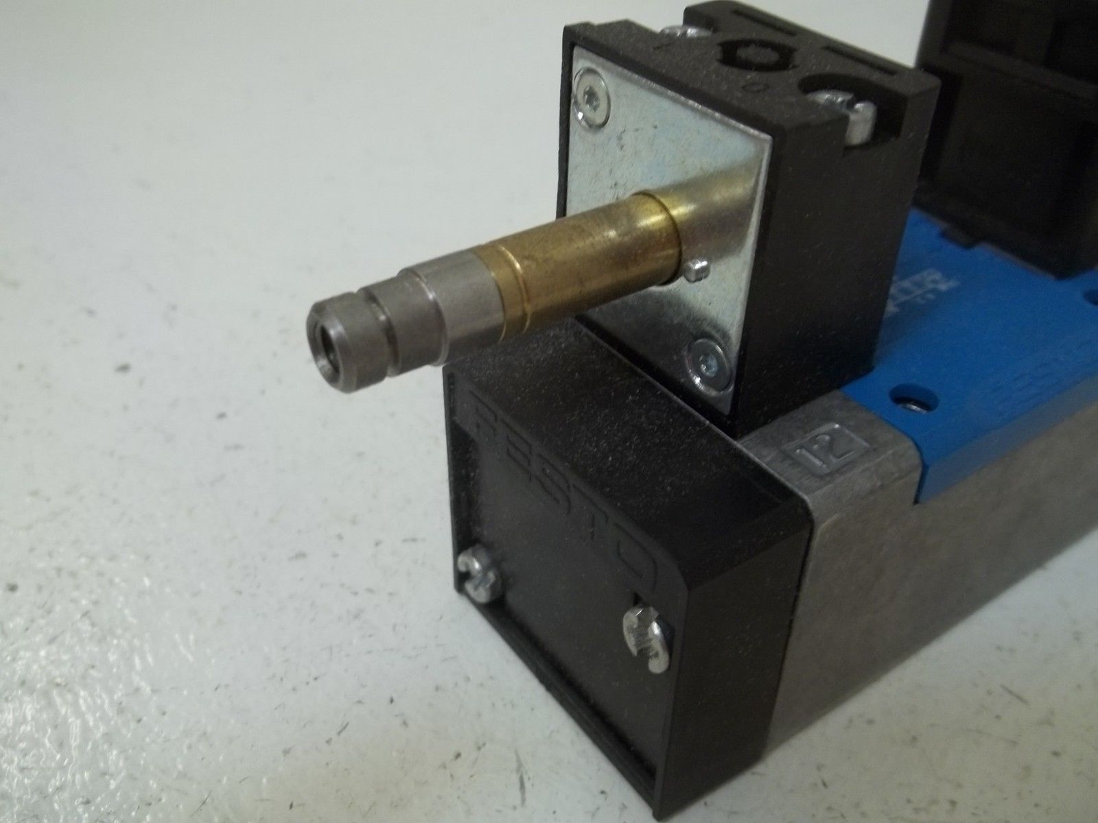 FESTO MN1H-5/3E-D-1-C SOLENOID VALVE SER. T302 NSMP