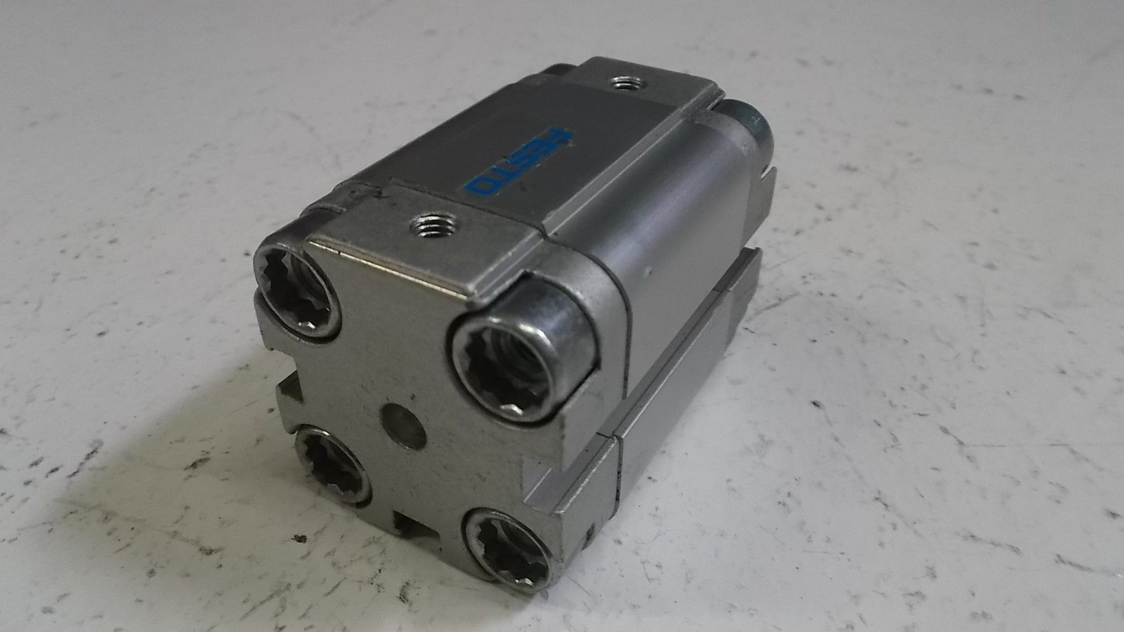 FESTO PNEUMATIC CYLINDER ADVU-25-20-PA *NEW NO BOX*