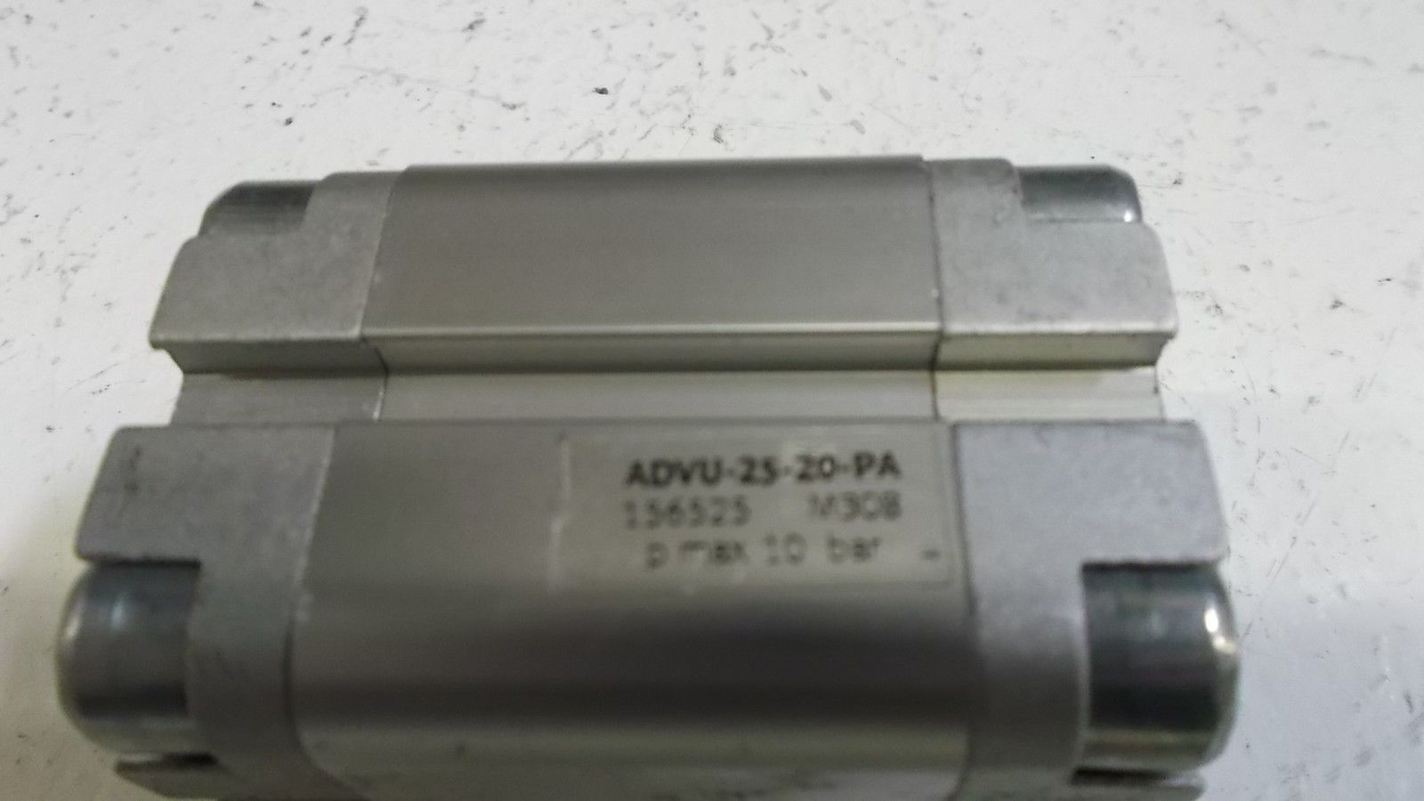 FESTO PNEUMATIC CYLINDER ADVU-25-20-PA *NEW NO BOX*
