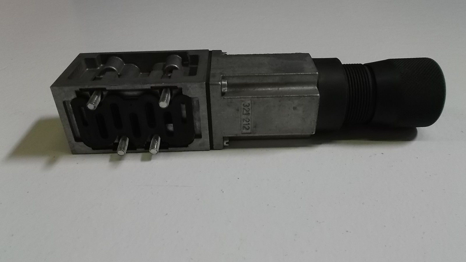 FESTO REGULATOR VALVE L-2P-D-1 UNMP