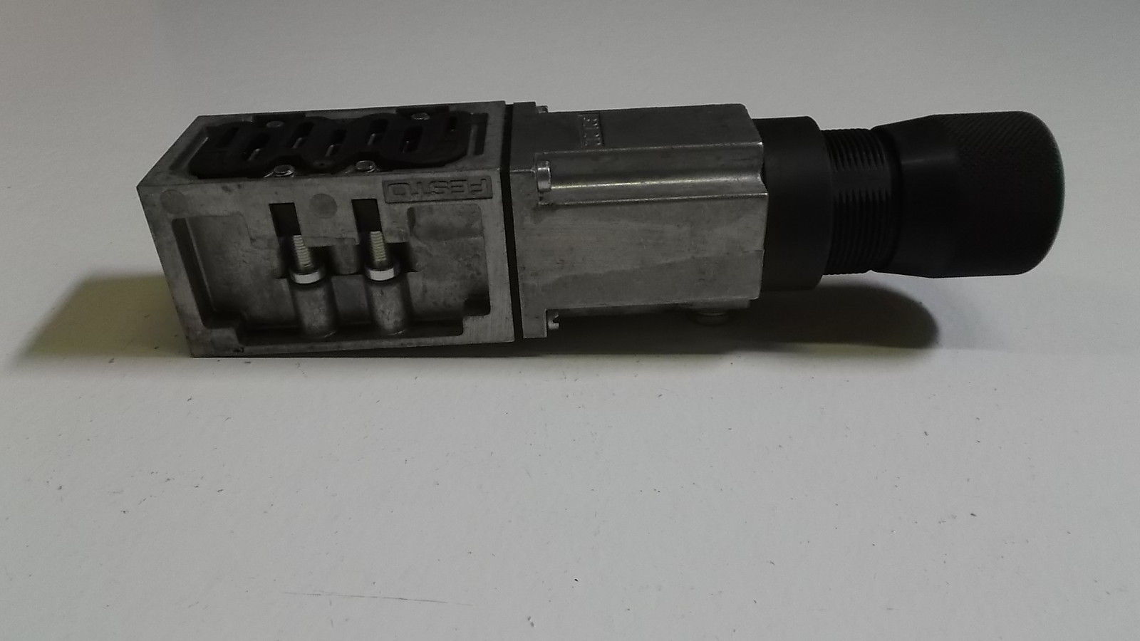 FESTO REGULATOR VALVE L-2P-D-1 UNMP