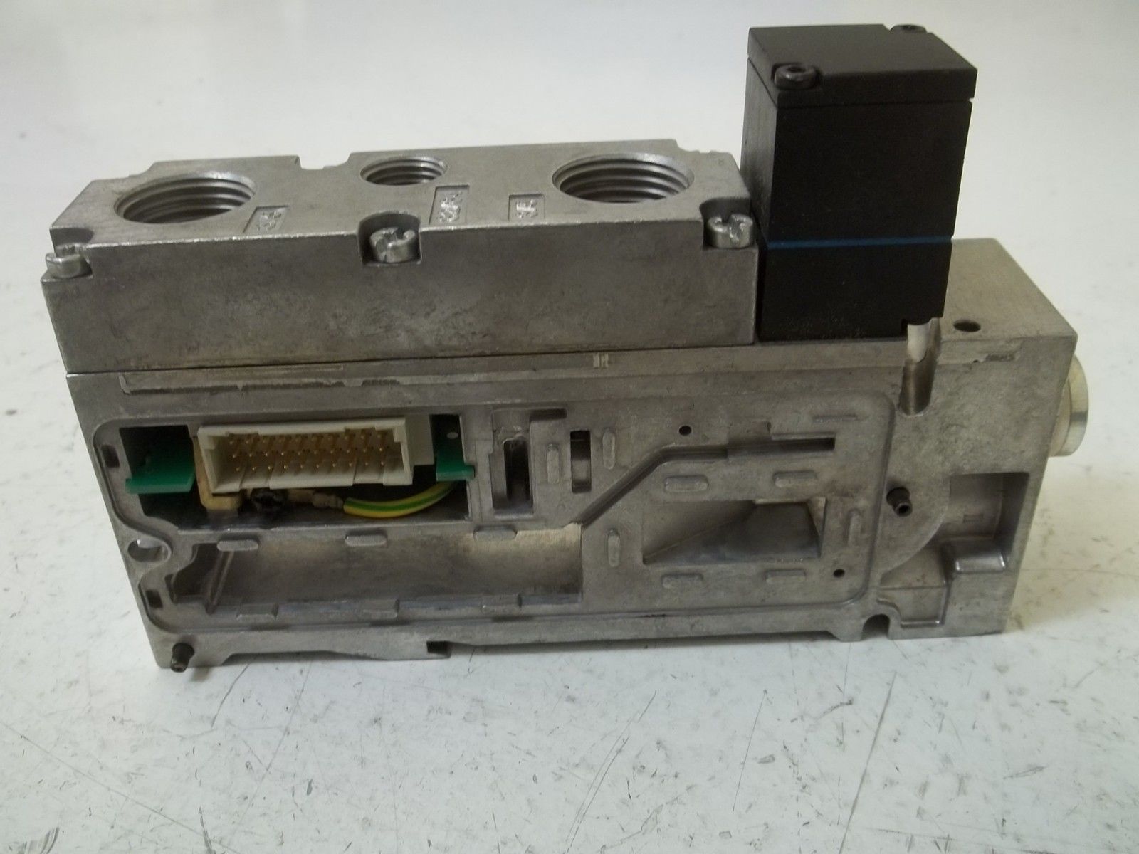 FESTO VIGP-03-7,0-4,0-LR PNEUMATIC VALVE ADAPTER UNMP