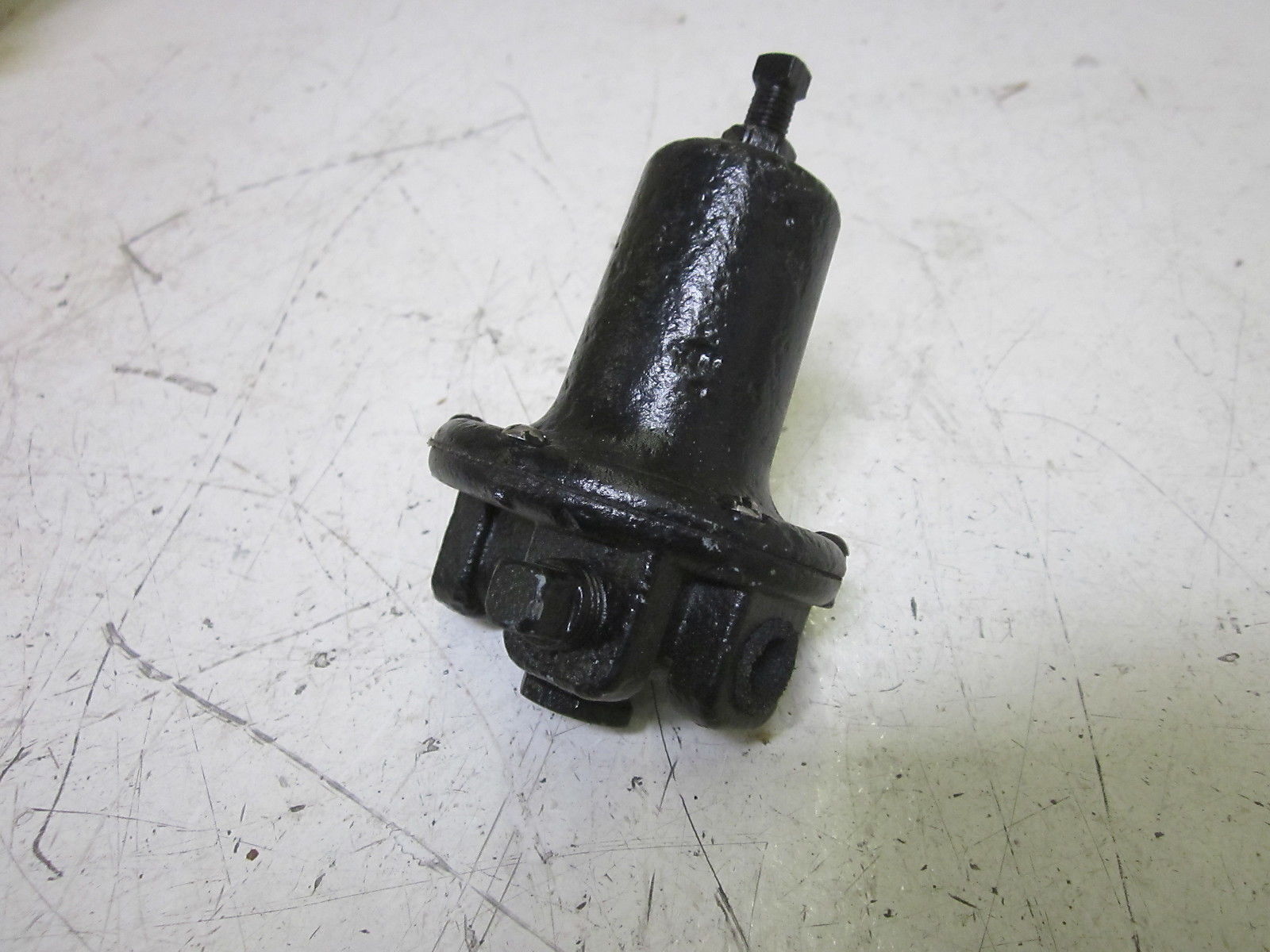 FISHER 67R PRESSURE REGULATOR UNMP