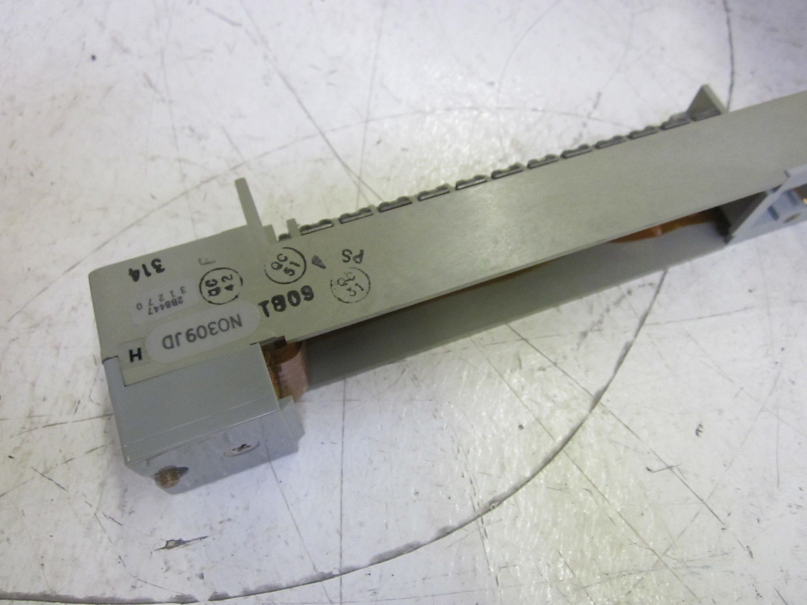 FOXBORO 2AX+DI0 SIGNAL DISTRIBUTION MODULE  UNMP