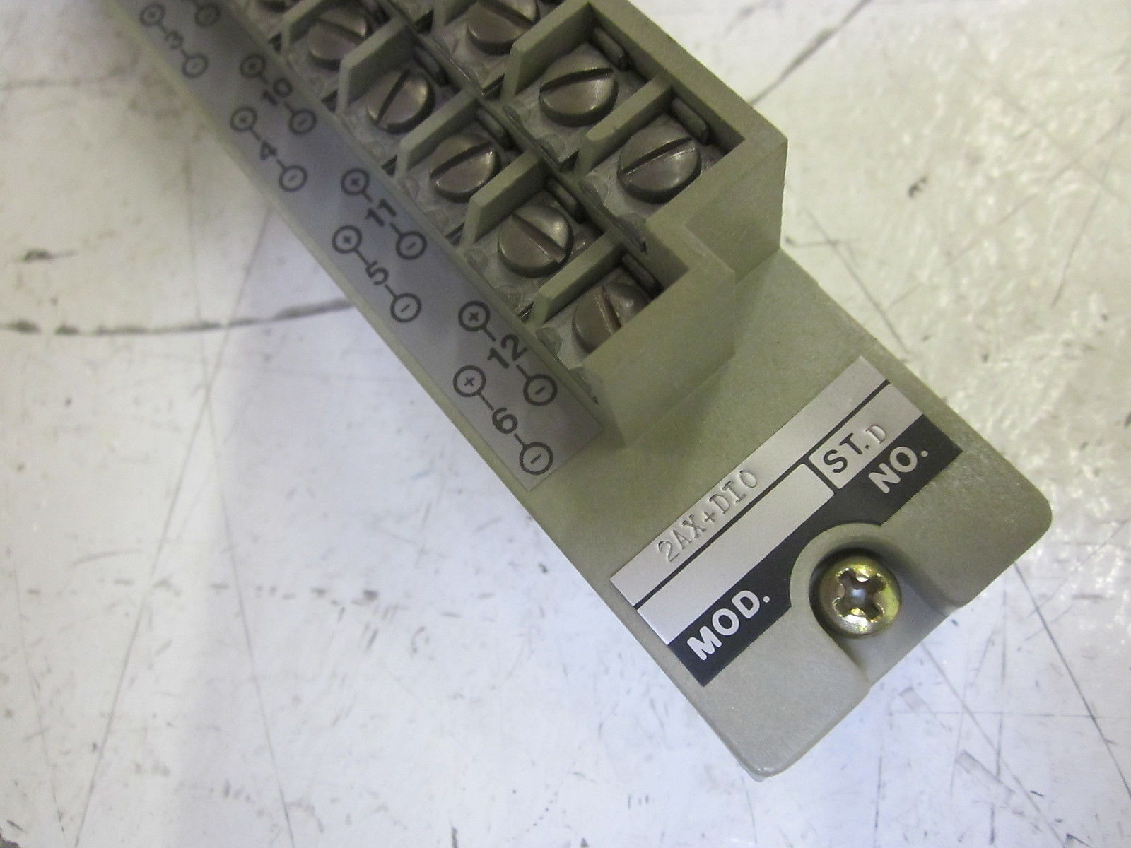 FOXBORO 2AX+DI0 SIGNAL DISTRIBUTION MODULE  UNMP