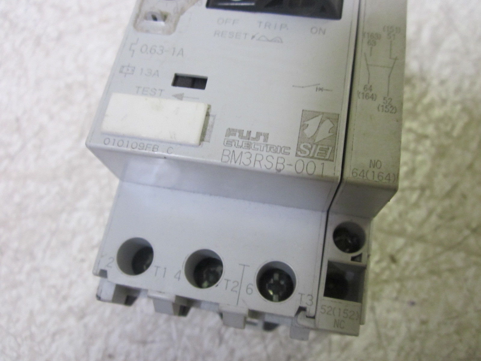 FUJI ELECTRIC BM3RSB-001 MOTOR STARTER W/ BZ0WUABR AUXILIARY CONTACT  UNMP