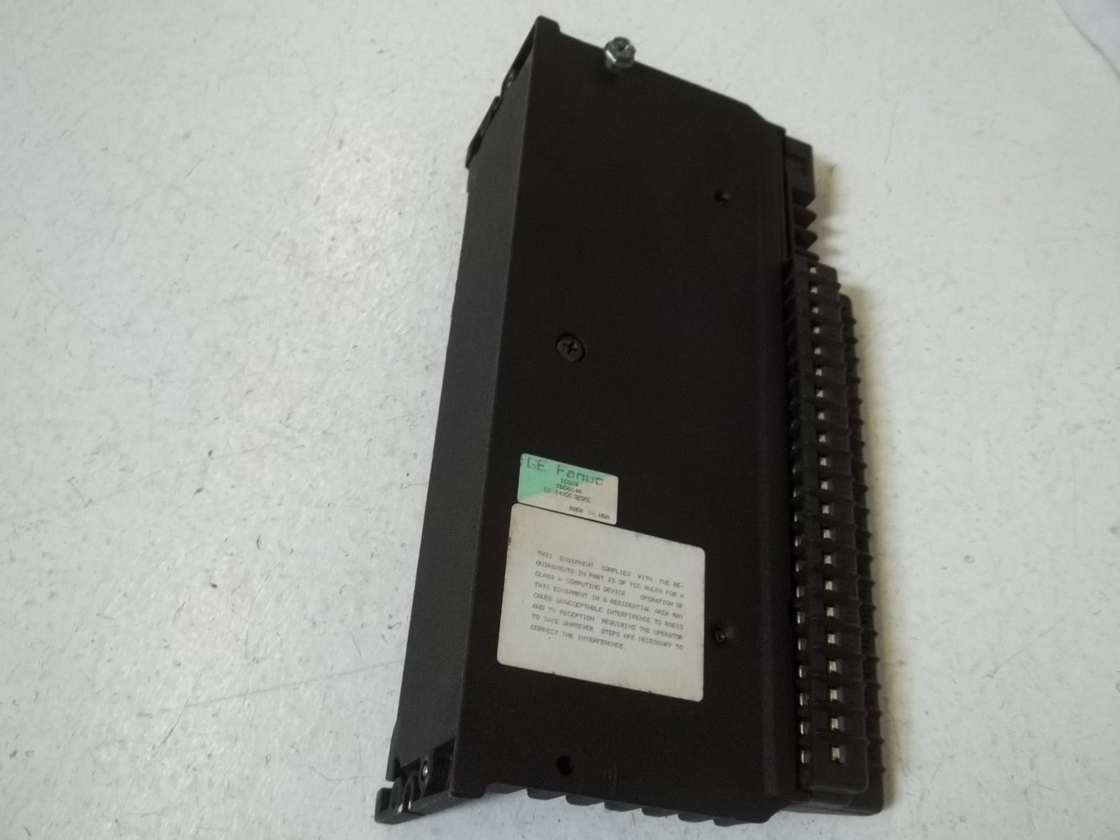 GE FANUC IC660TBD021A 12/24VDC 32SRC UNMP
