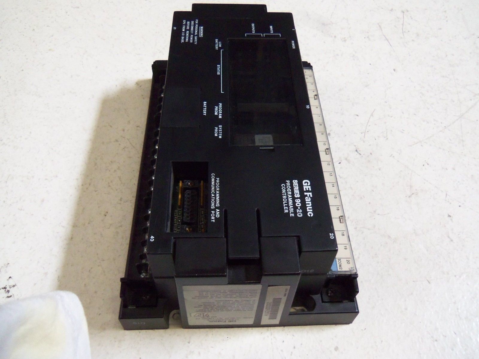 GE FANUC IC692CPU211B PROGRAMMABLE CONTROLLER IC692MDR541B UNMP
