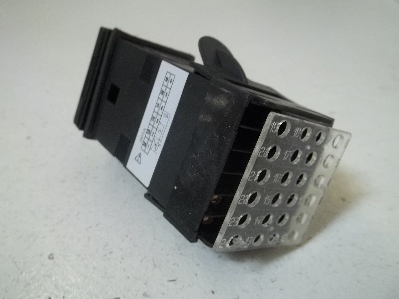 GEFRAN 4T-48-4-24-1-000 TEMPERATURE CONTROLLER NSMP