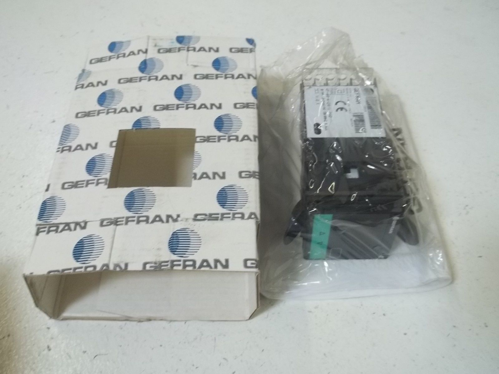 GEFRAN 4T-48-4-24-1-000 TEMPERATURE CONTROLLER NSMP