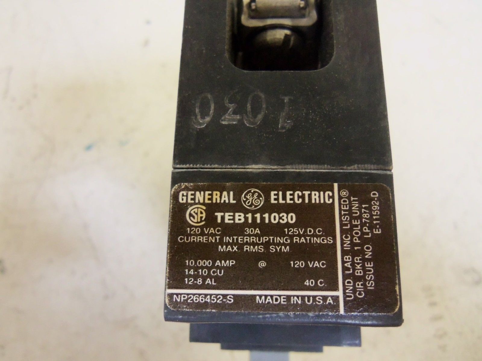 GENERAL ELECTRIC TEB111030 CIRCUIT BREAKER *NEW IN BOX*