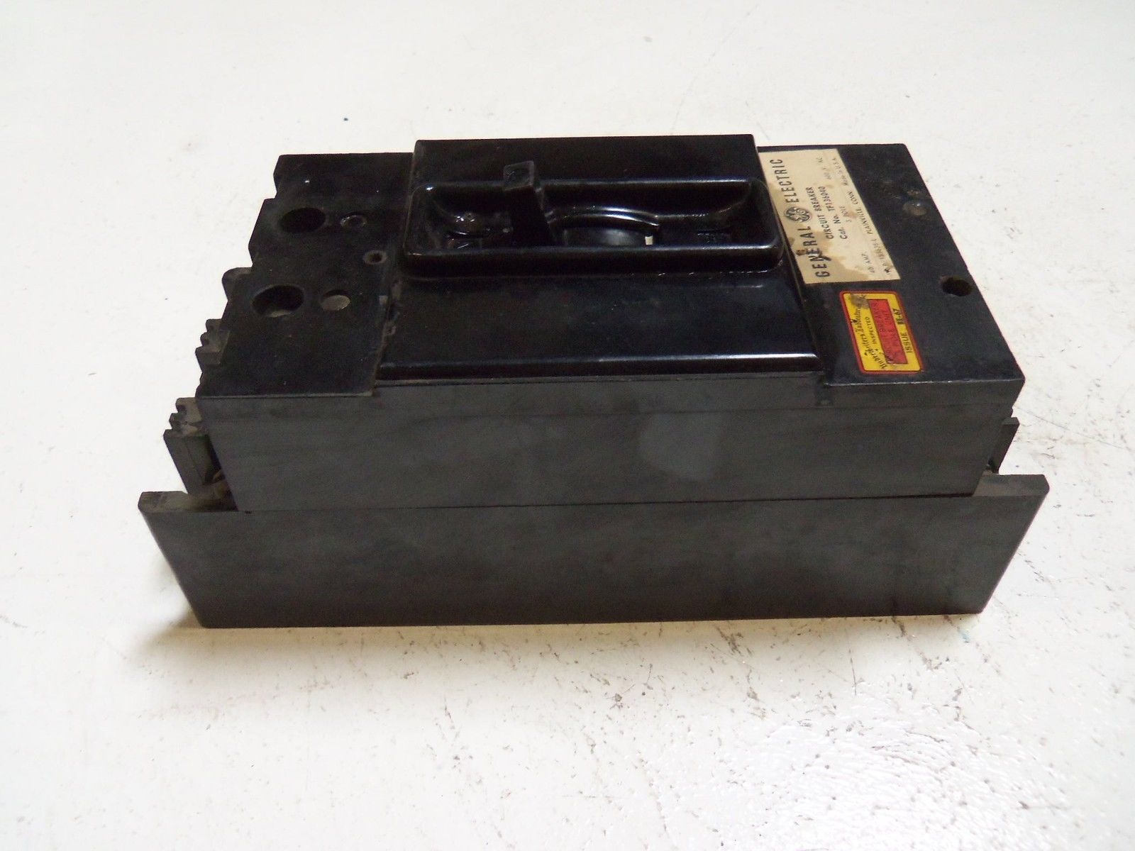 GENERAL ELECTRIC TF136040 CIRCUIT BREAKER UNMP